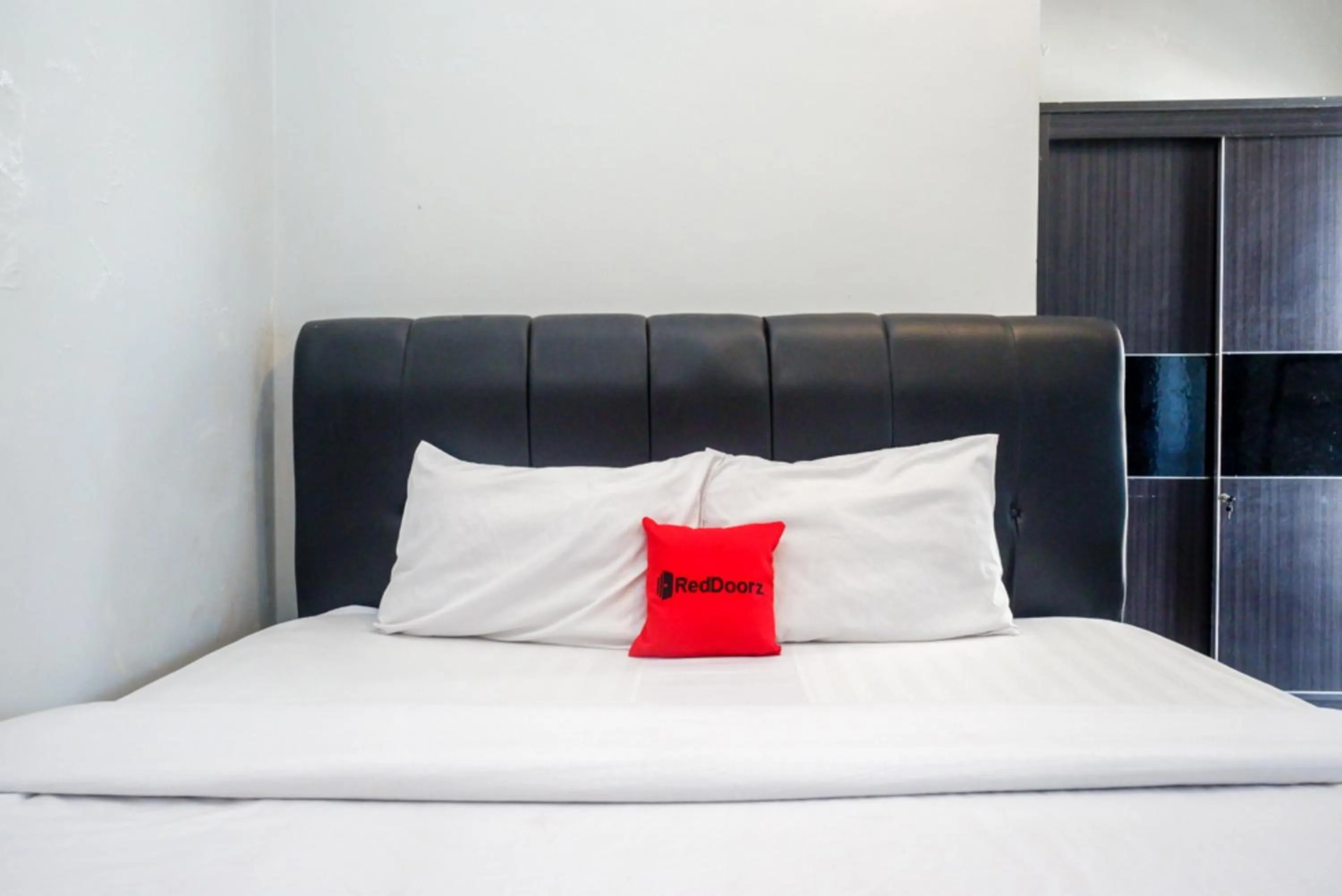 Bed in ReDdoorz At Mahameru Residence Yogyakarta