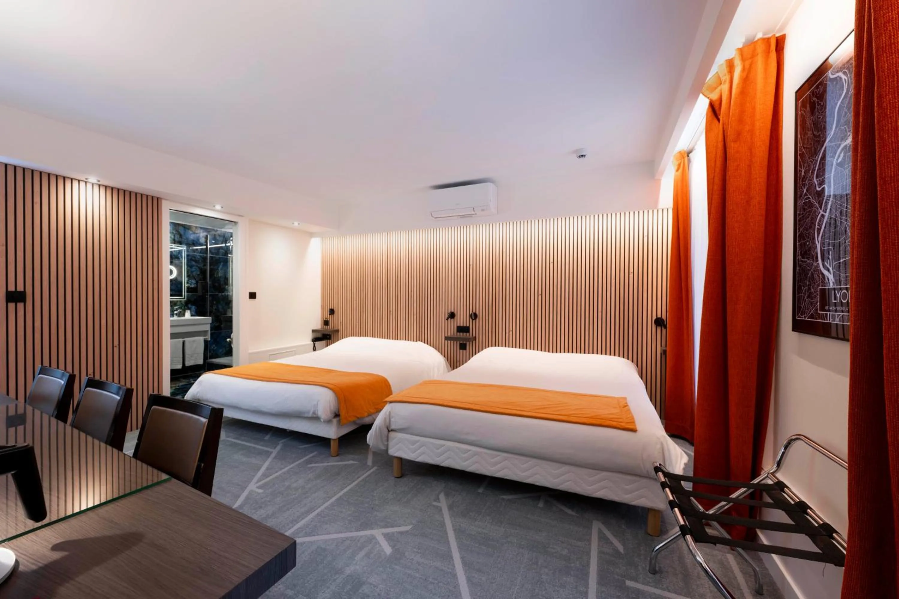 Photo of the whole room, Bed in La Résidence