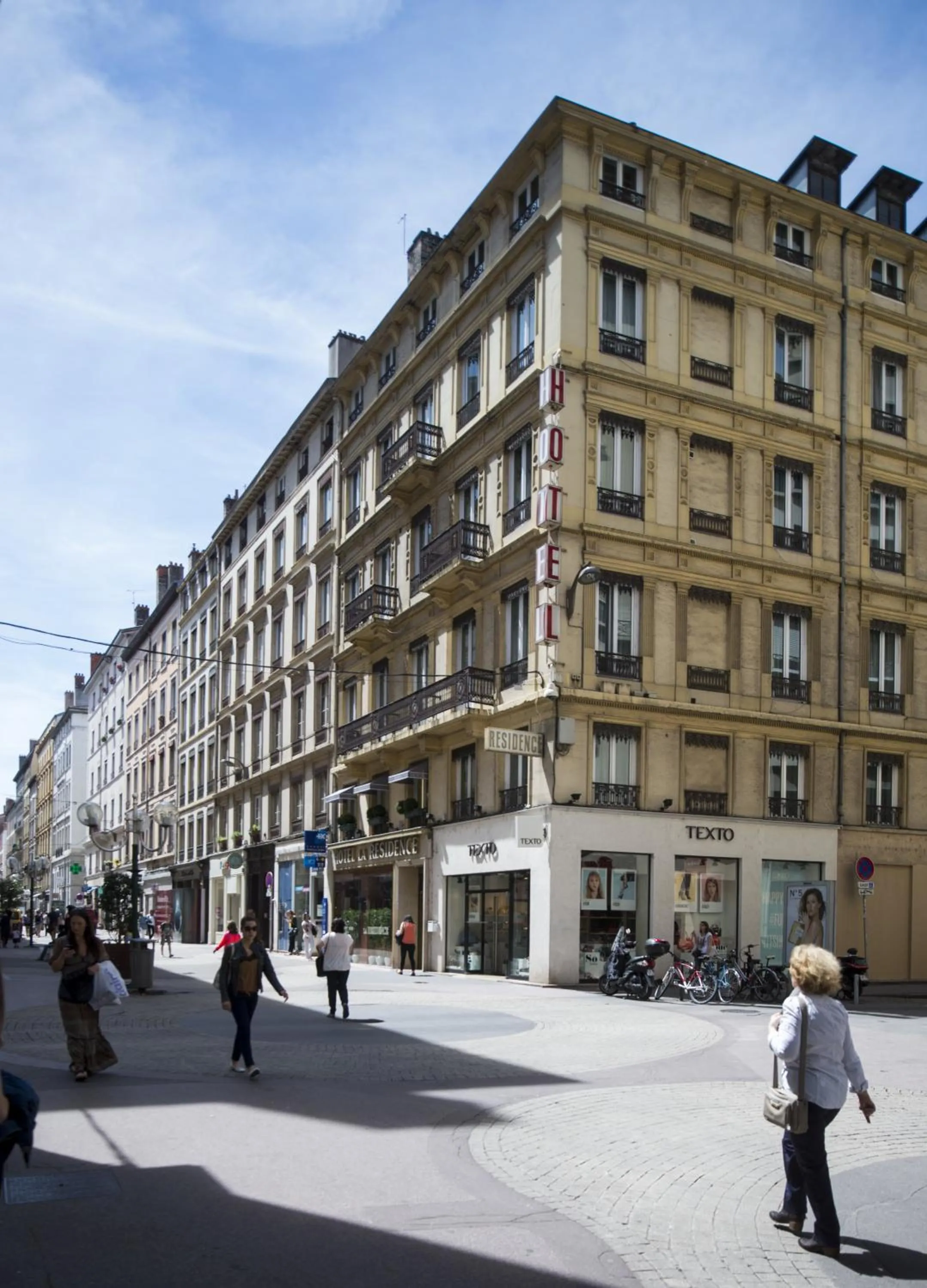 Facade/entrance in La Résidence