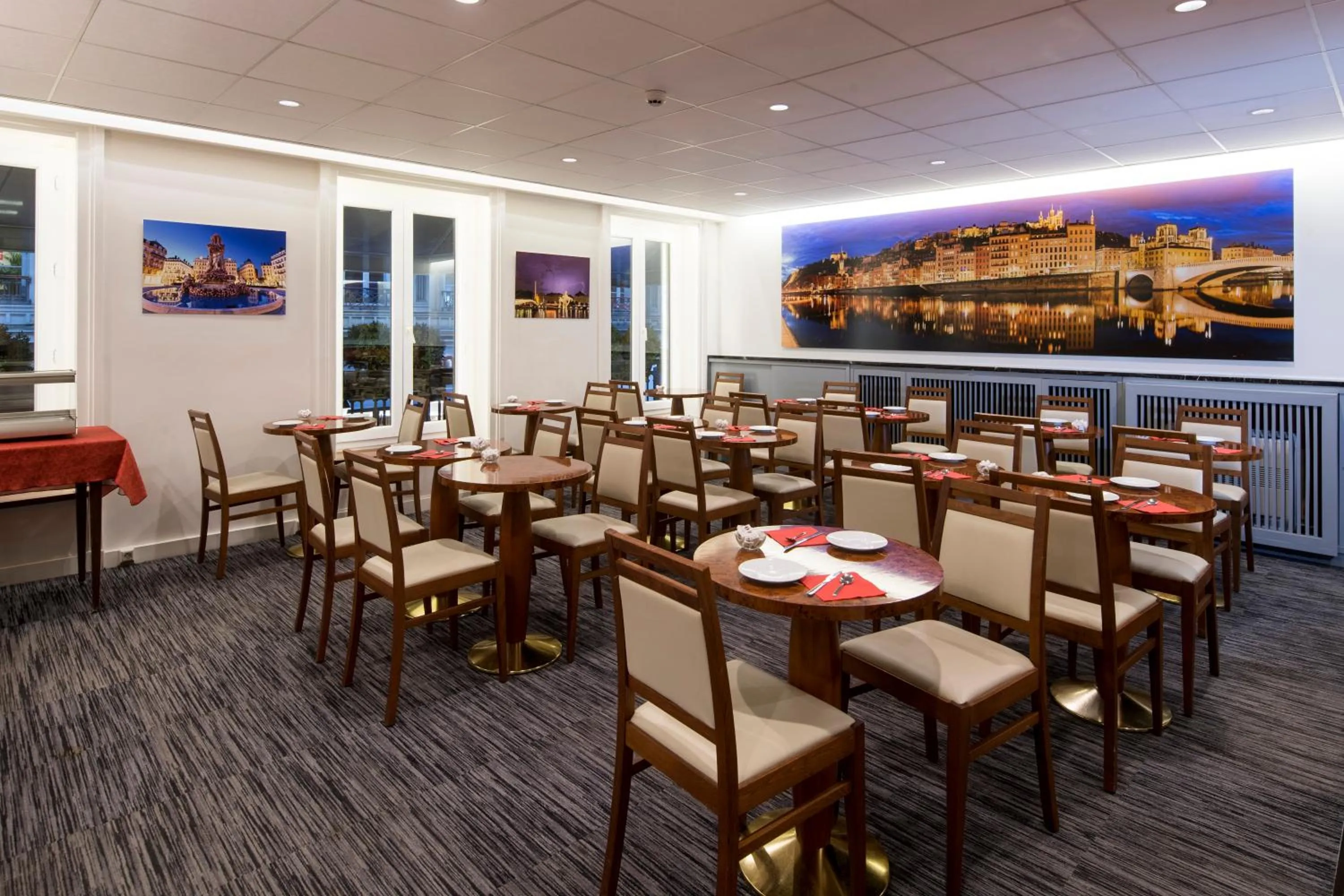 Restaurant/places to eat in La Résidence