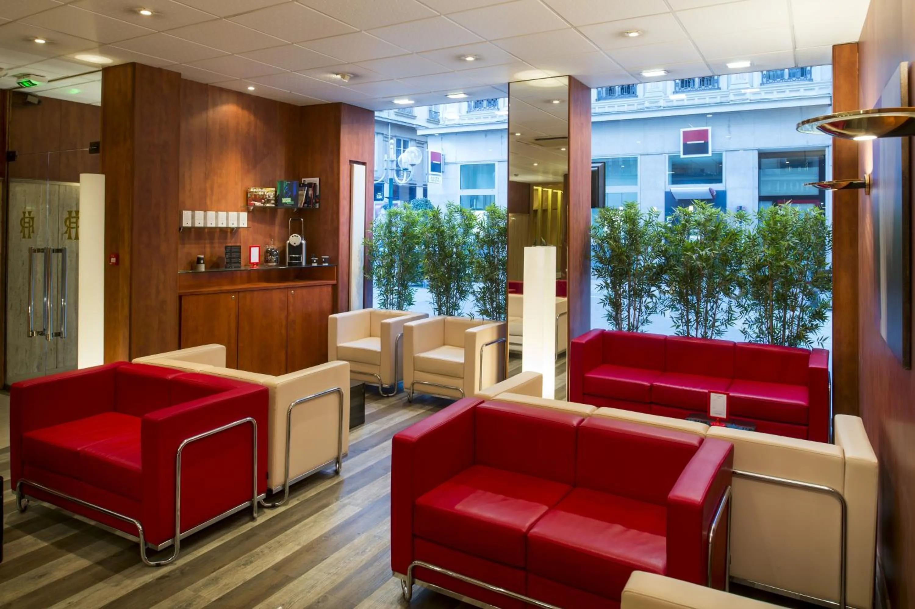 Communal lounge/ TV room in La Résidence