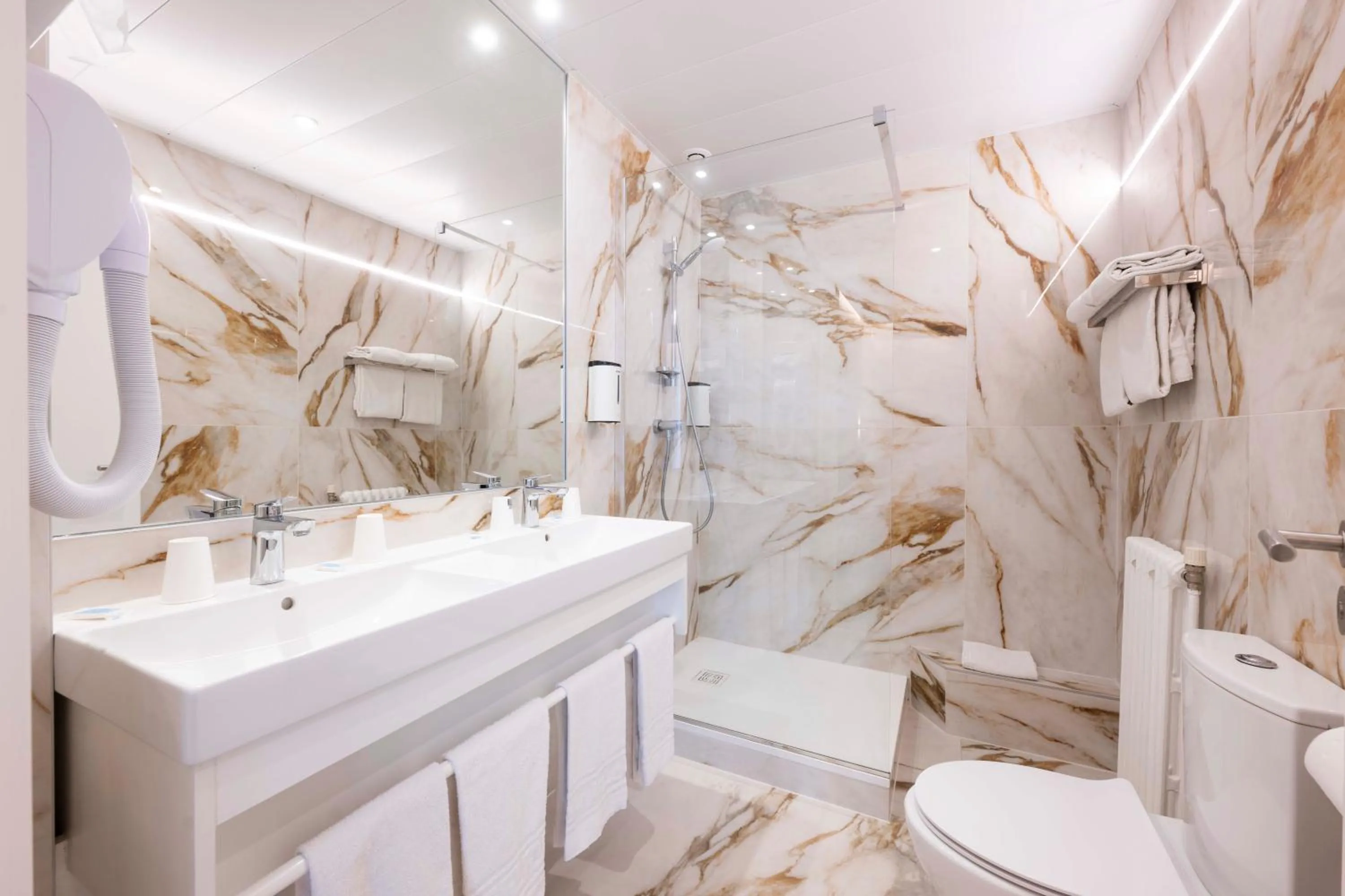 Shower in La Résidence