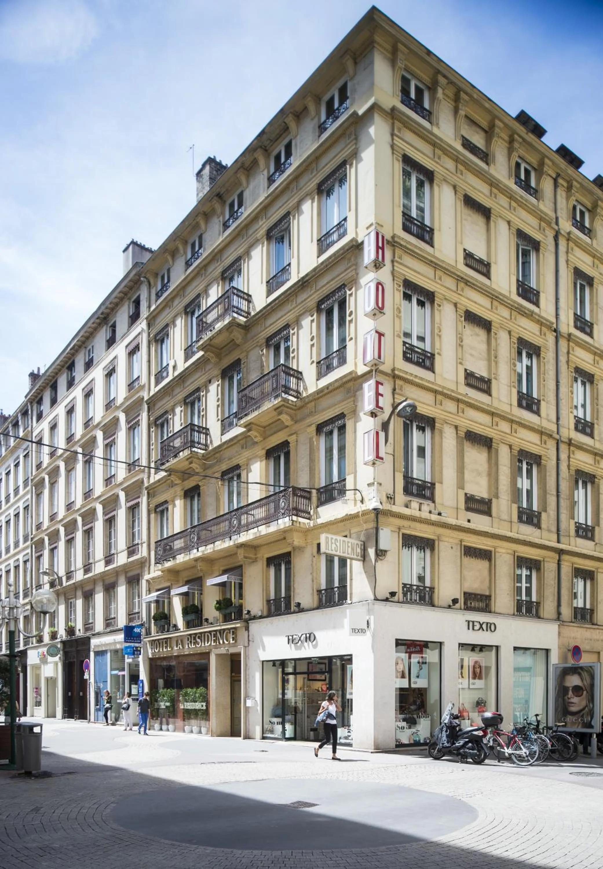 Facade/entrance in La Résidence