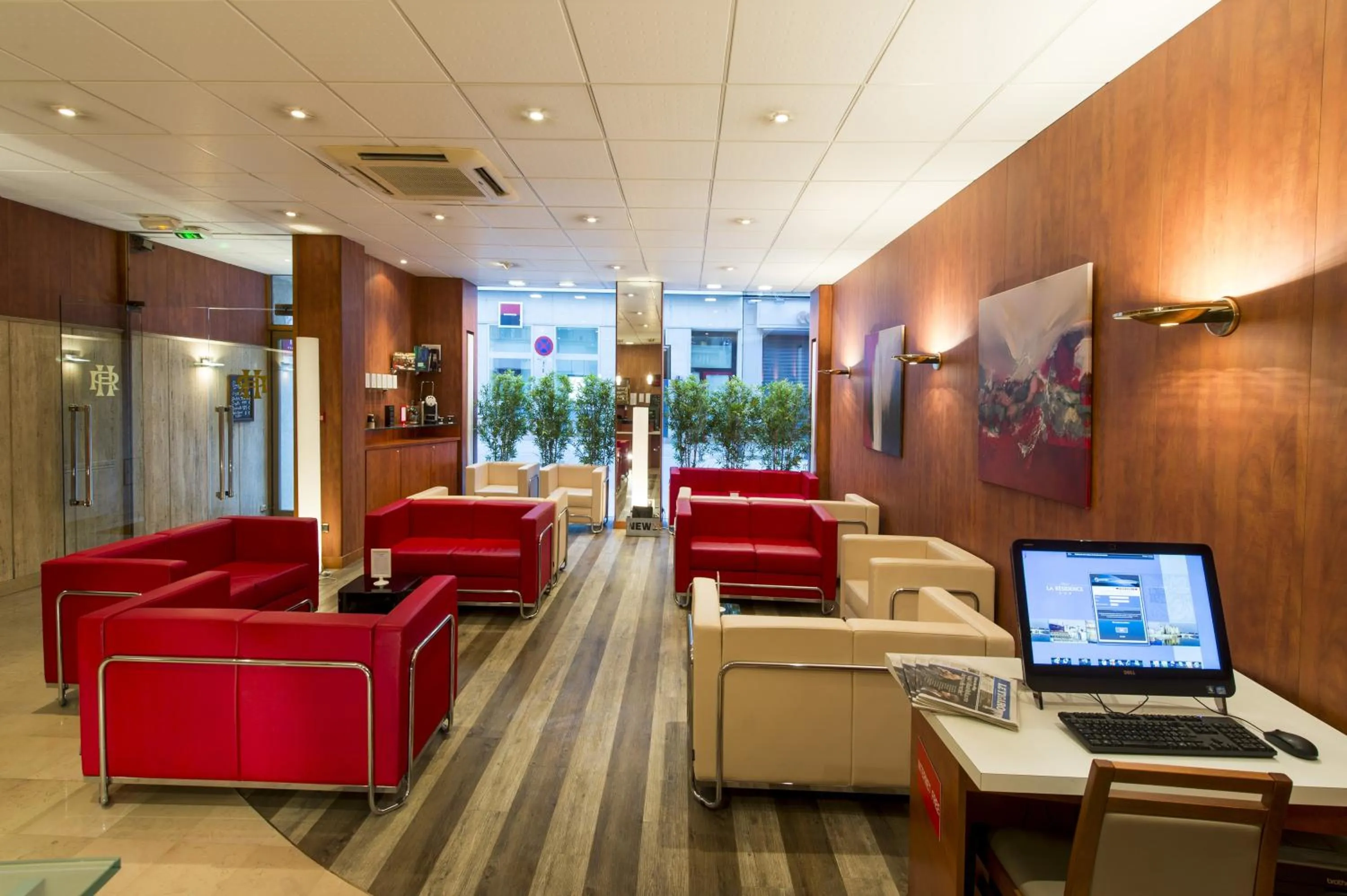 Communal lounge/ TV room in La Résidence