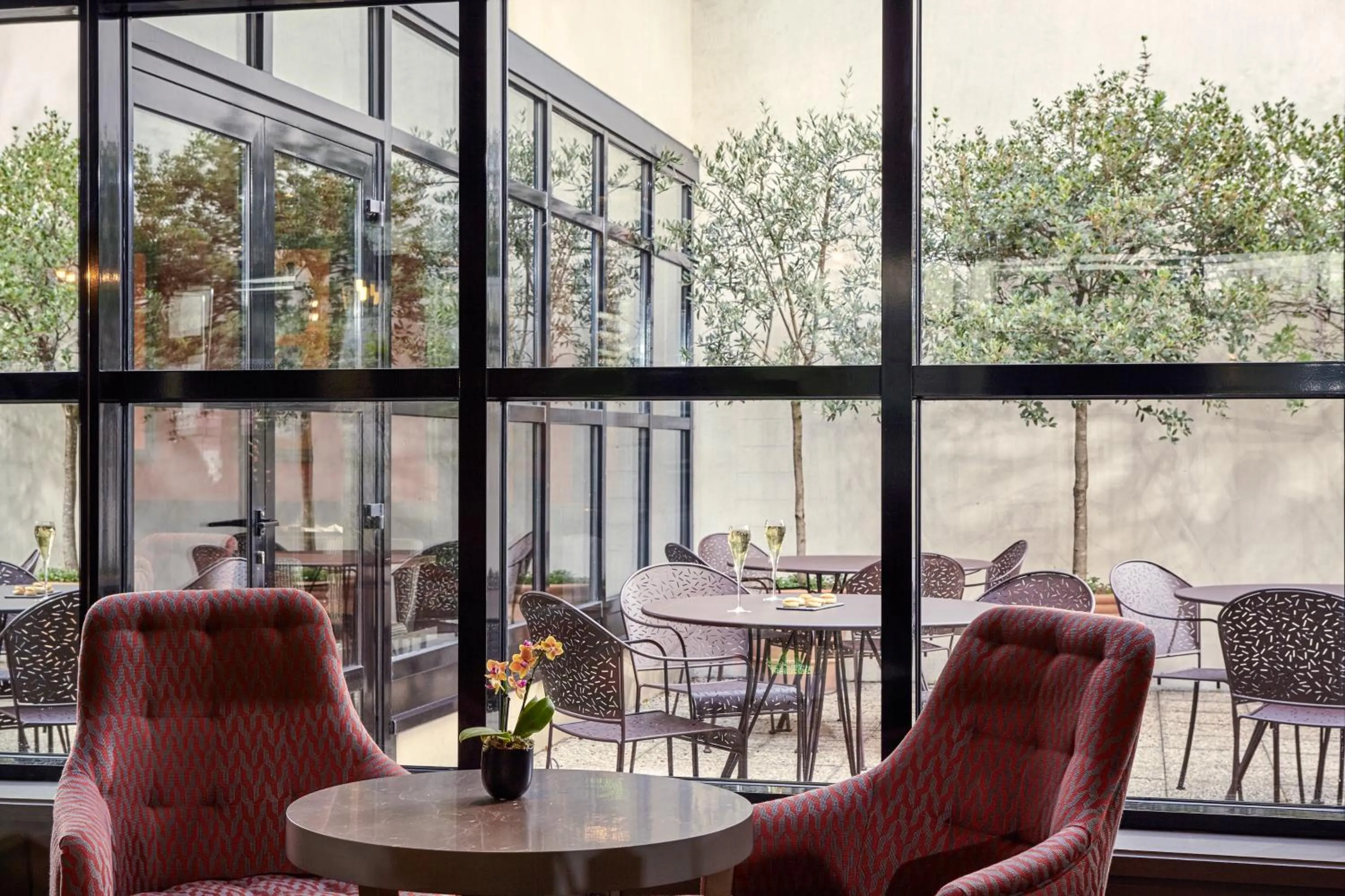 Patio in Mercure Tour Eiffel Grenelle