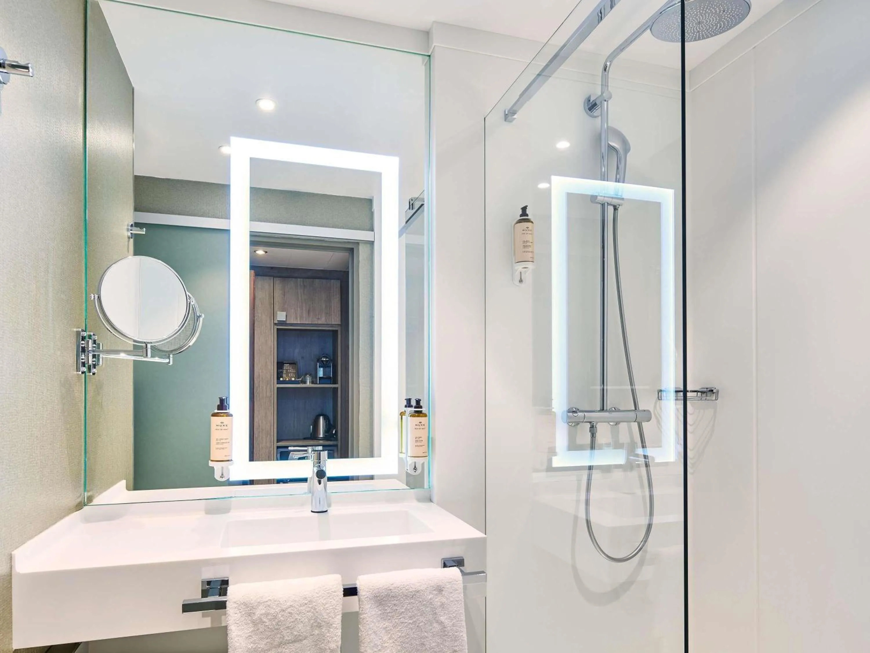 Bedroom in Mercure Tour Eiffel Grenelle