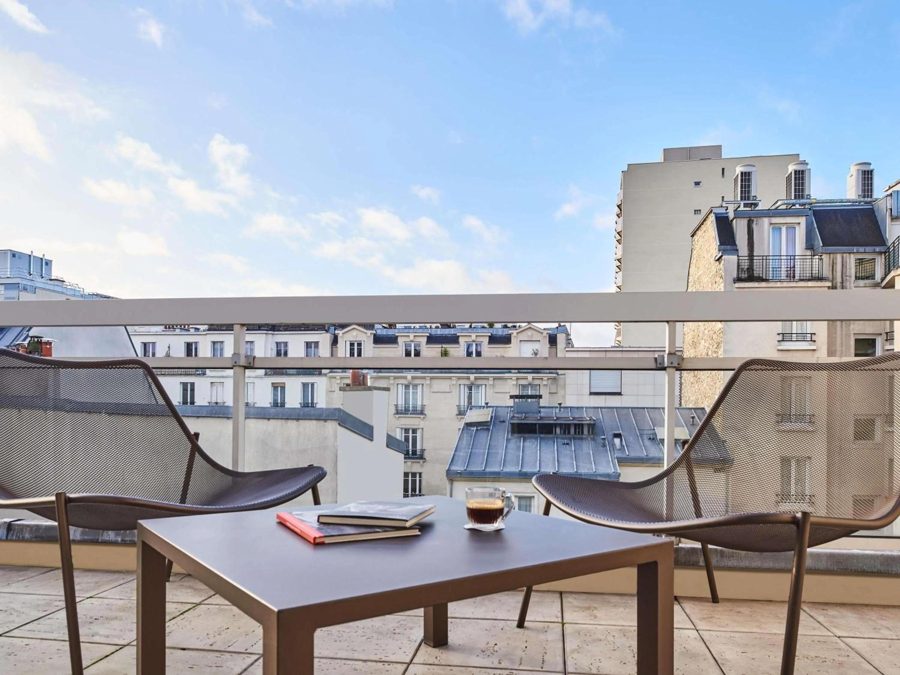 Bedroom in Mercure Tour Eiffel Grenelle