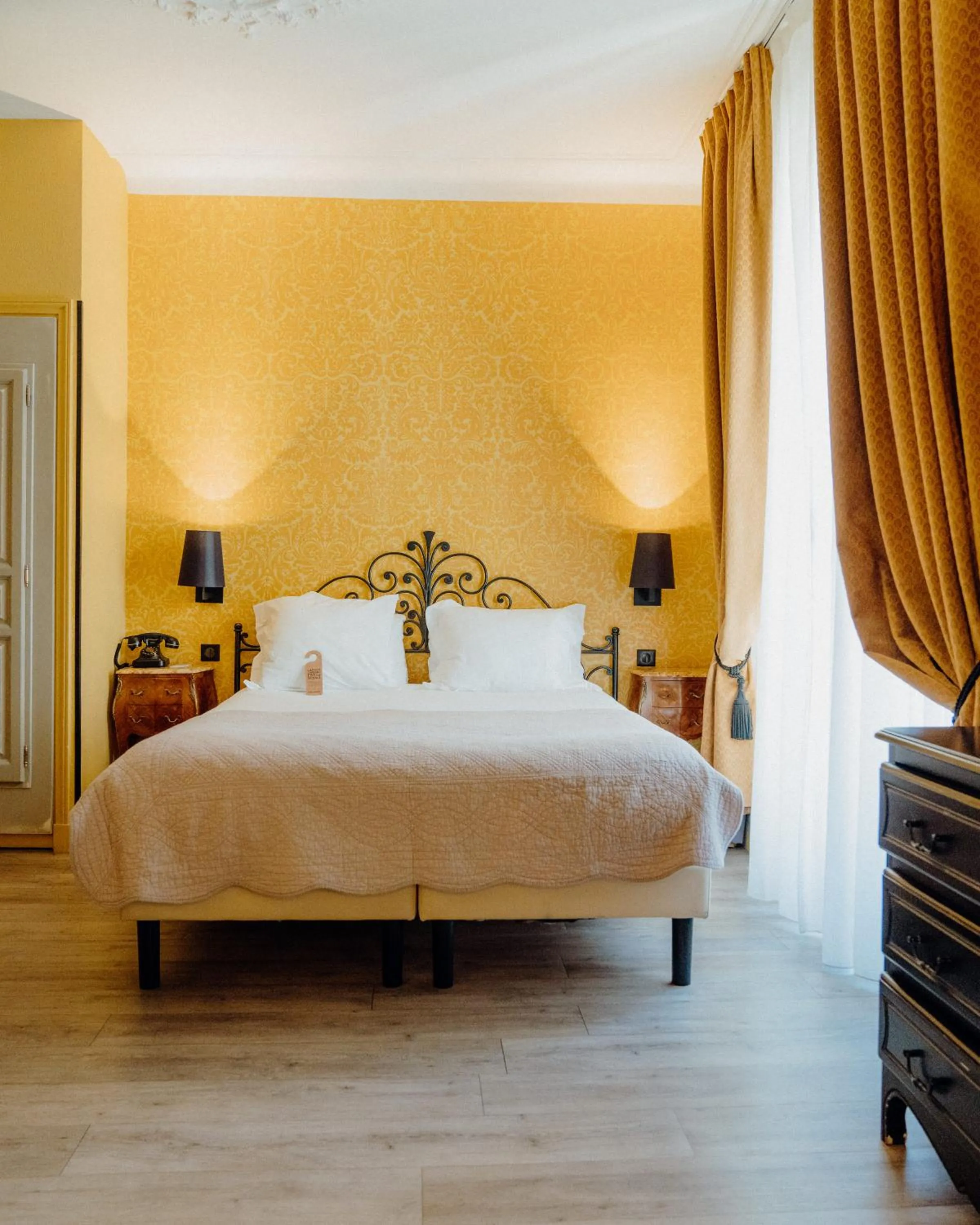 Bed in Hotel Le Grimaldi by Happyculture