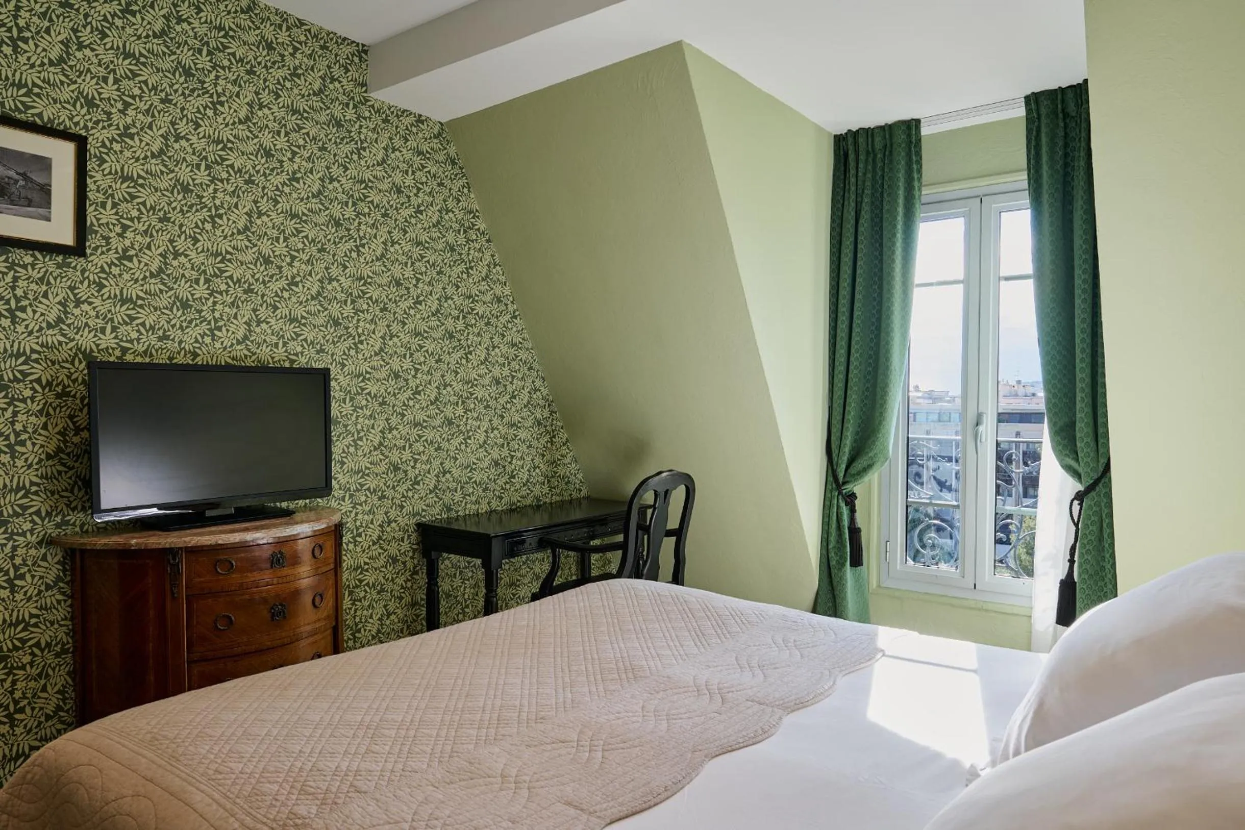 Bedroom, Bed in Hotel Le Grimaldi by Happyculture