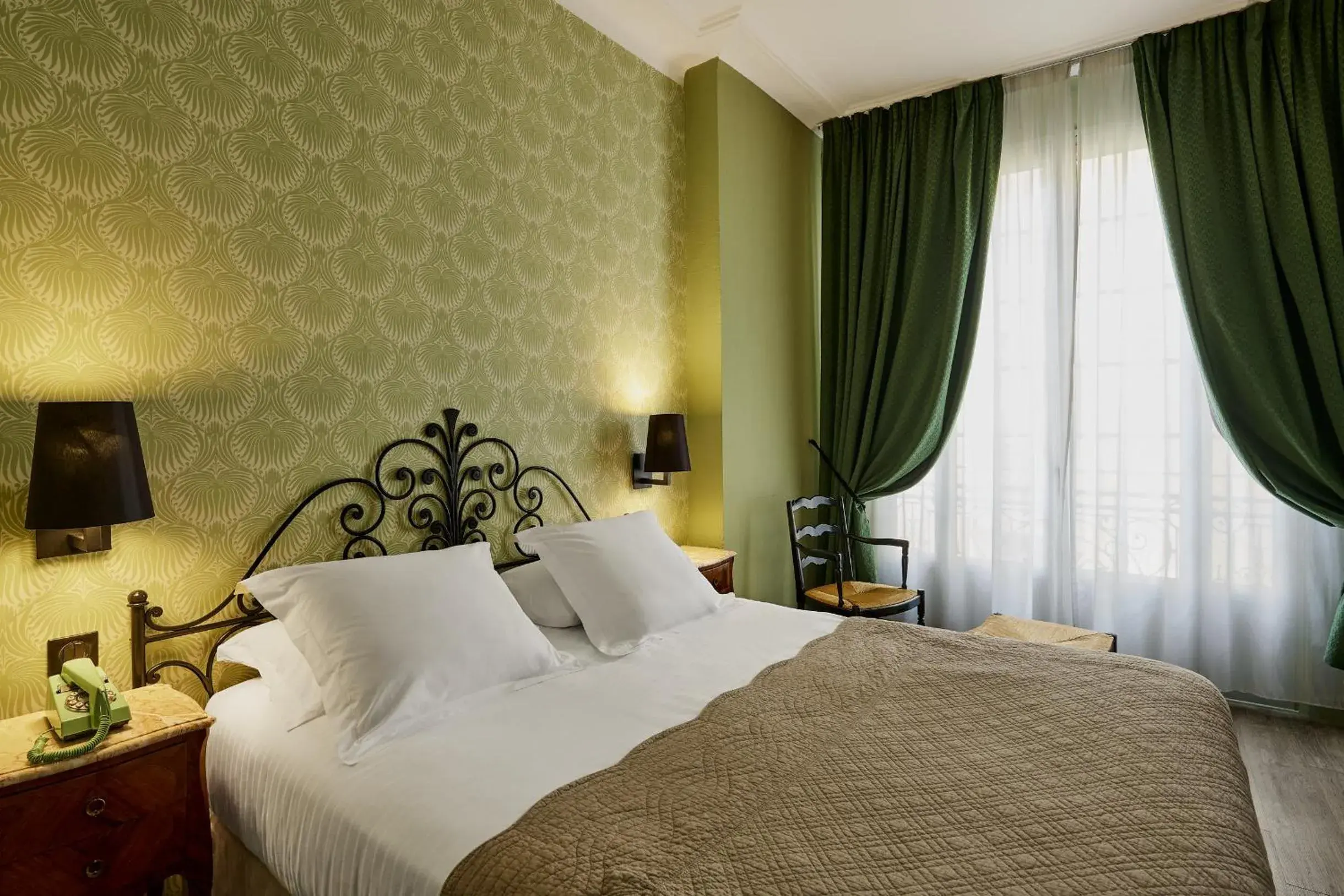 Deluxe Double or Twin Room in Hotel Le Grimaldi by Happyculture Deluxe Double or Twin Room in Hotel Le Grimaldi by Happyculture