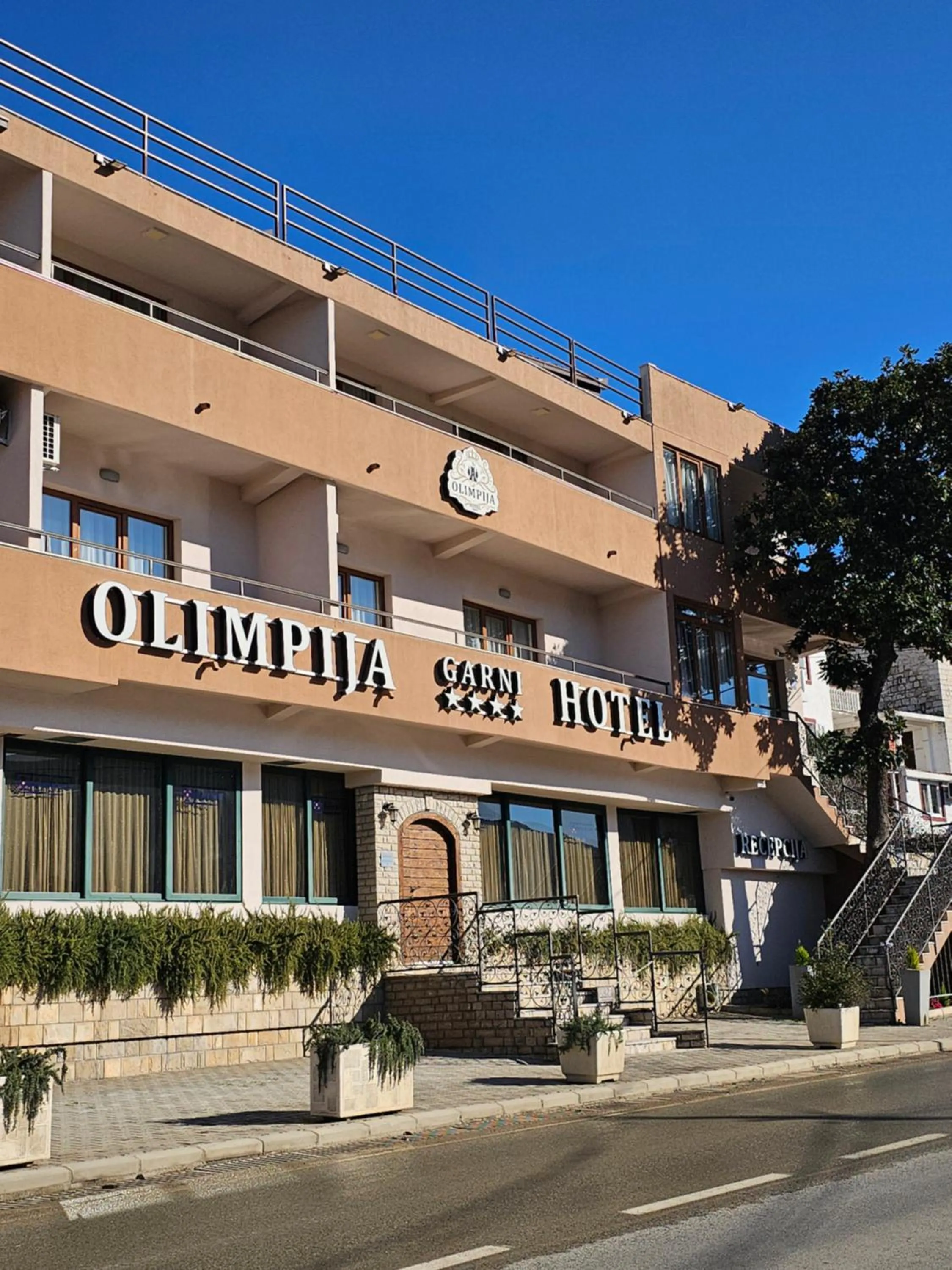 Restaurant/places to eat in Hotel Olimpija plus