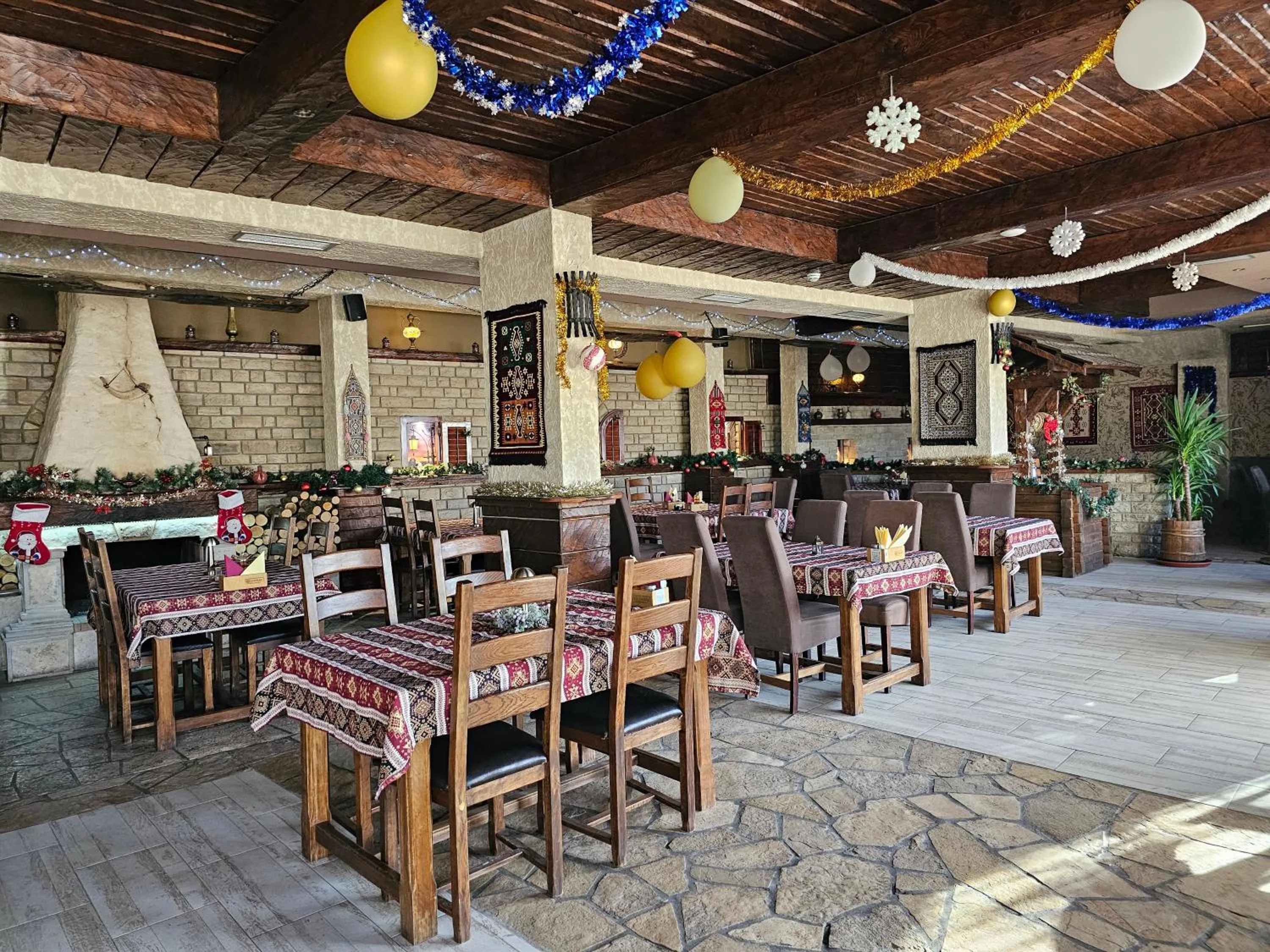 Restaurant/places to eat in Hotel Olimpija plus