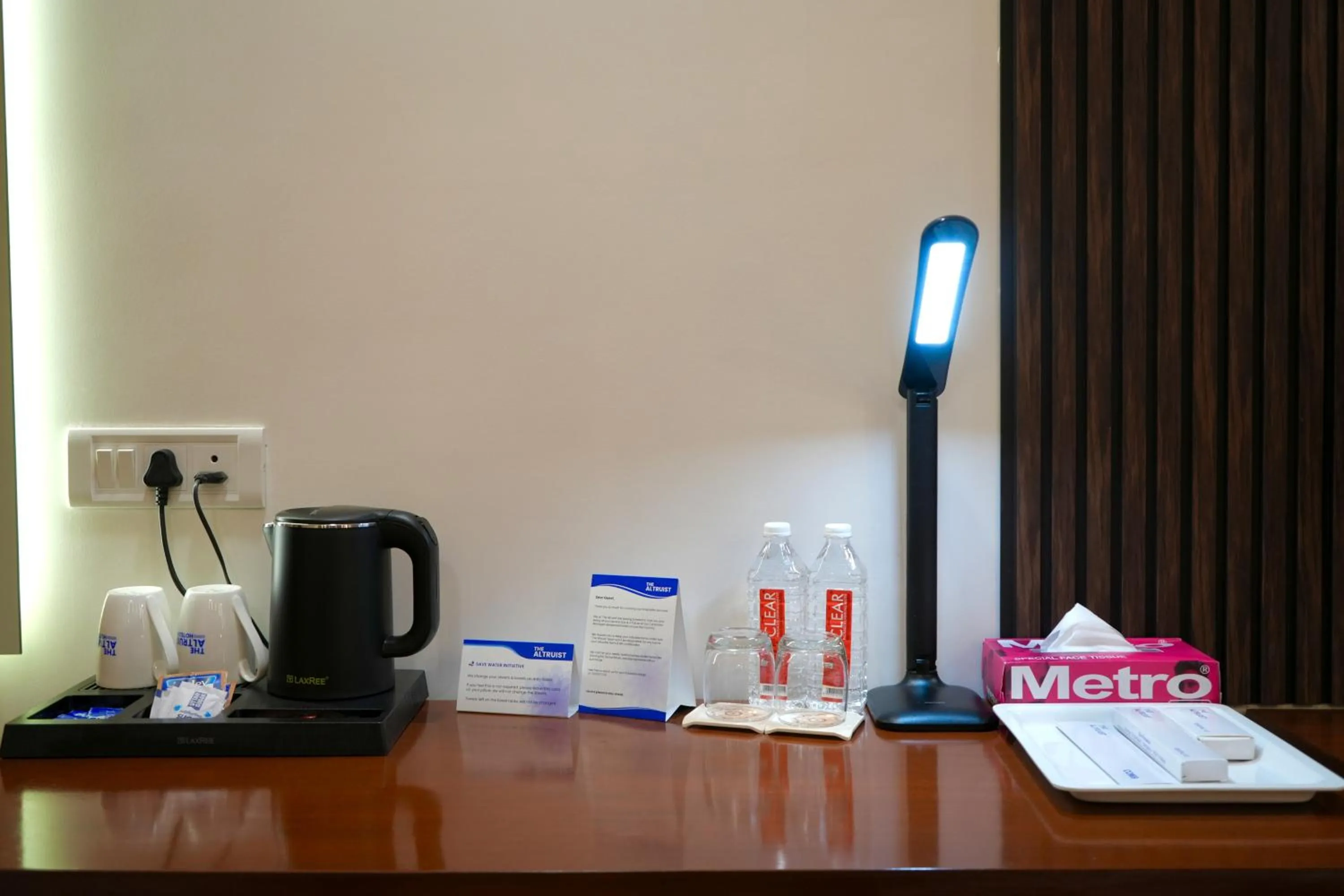 Coffee/tea facilities in The Altruist Hotel Navi Mumbai-1