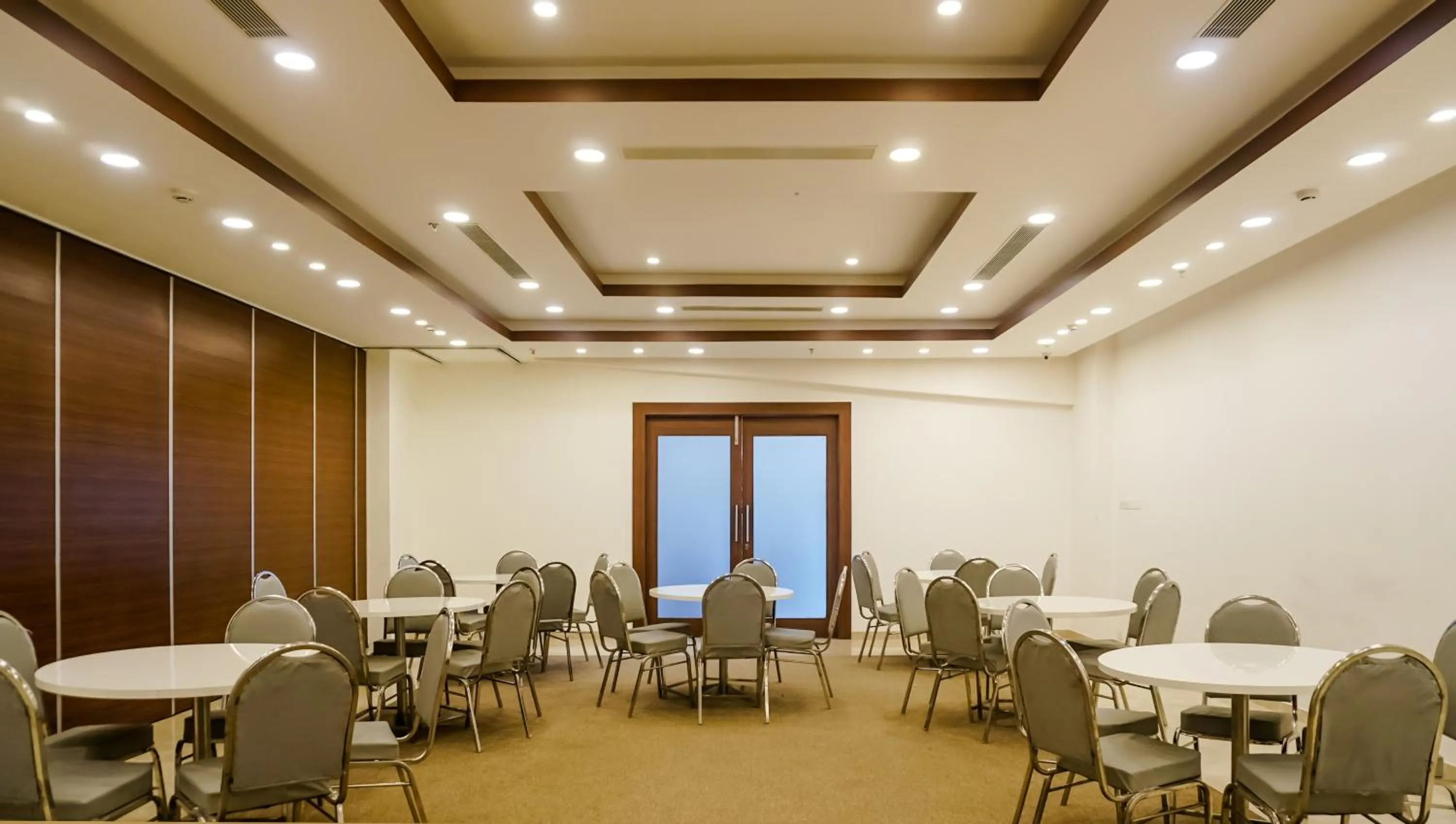 Restaurant/places to eat in The Altruist Hotel Navi Mumbai-1