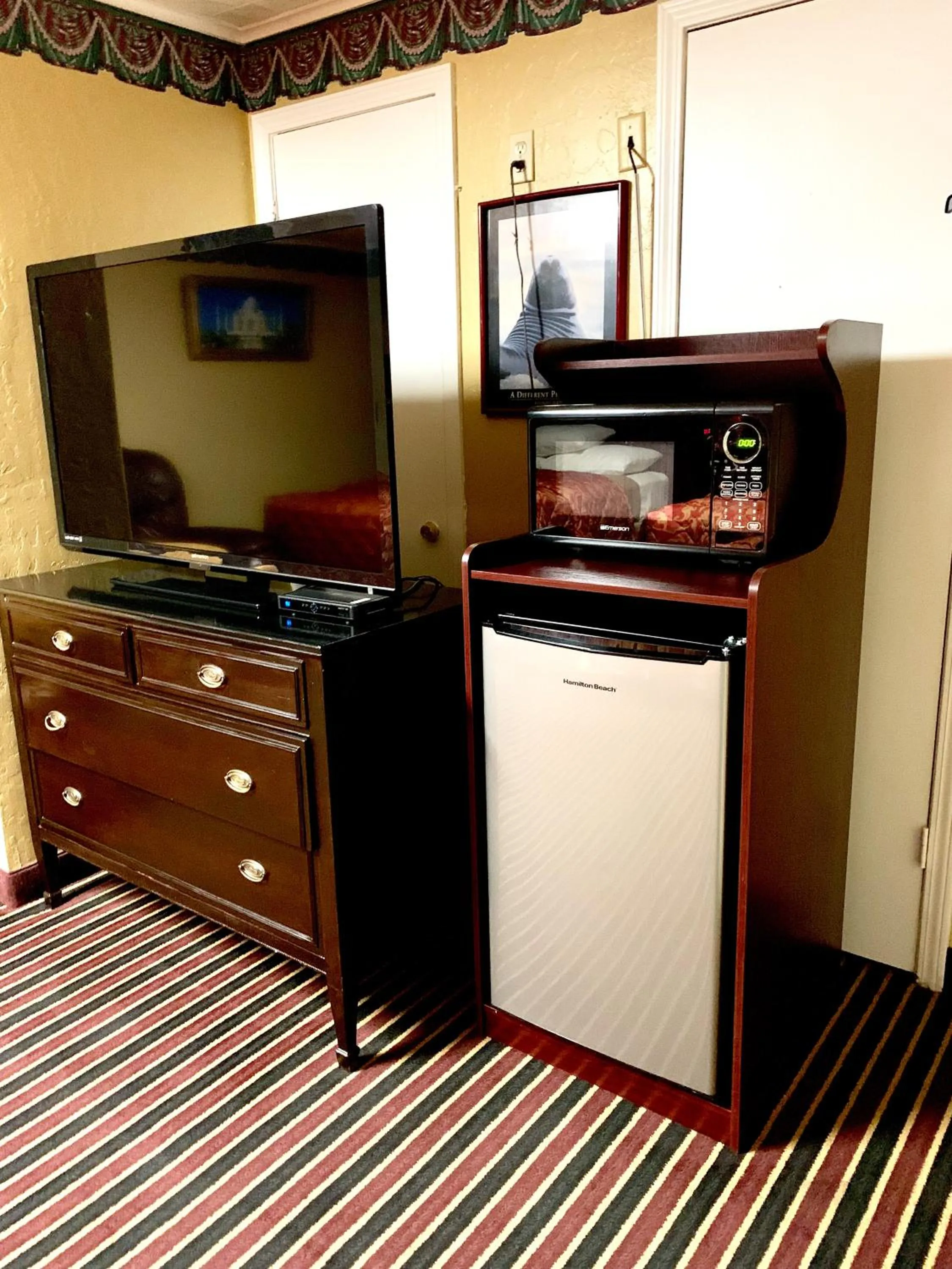 TV and multimedia in Relax Inn Vinita