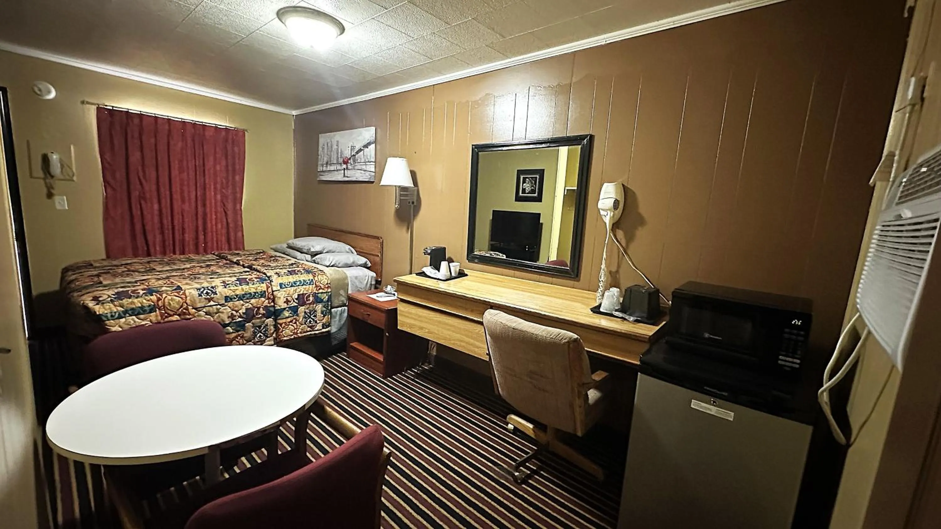 Bedroom, Bed in Relax Inn Vinita