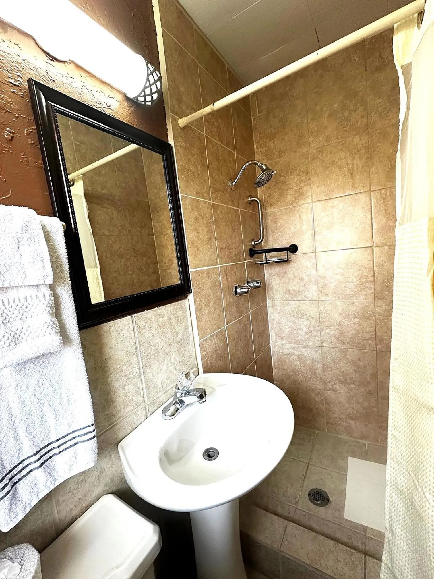 Bathroom in Relax Inn Vinita