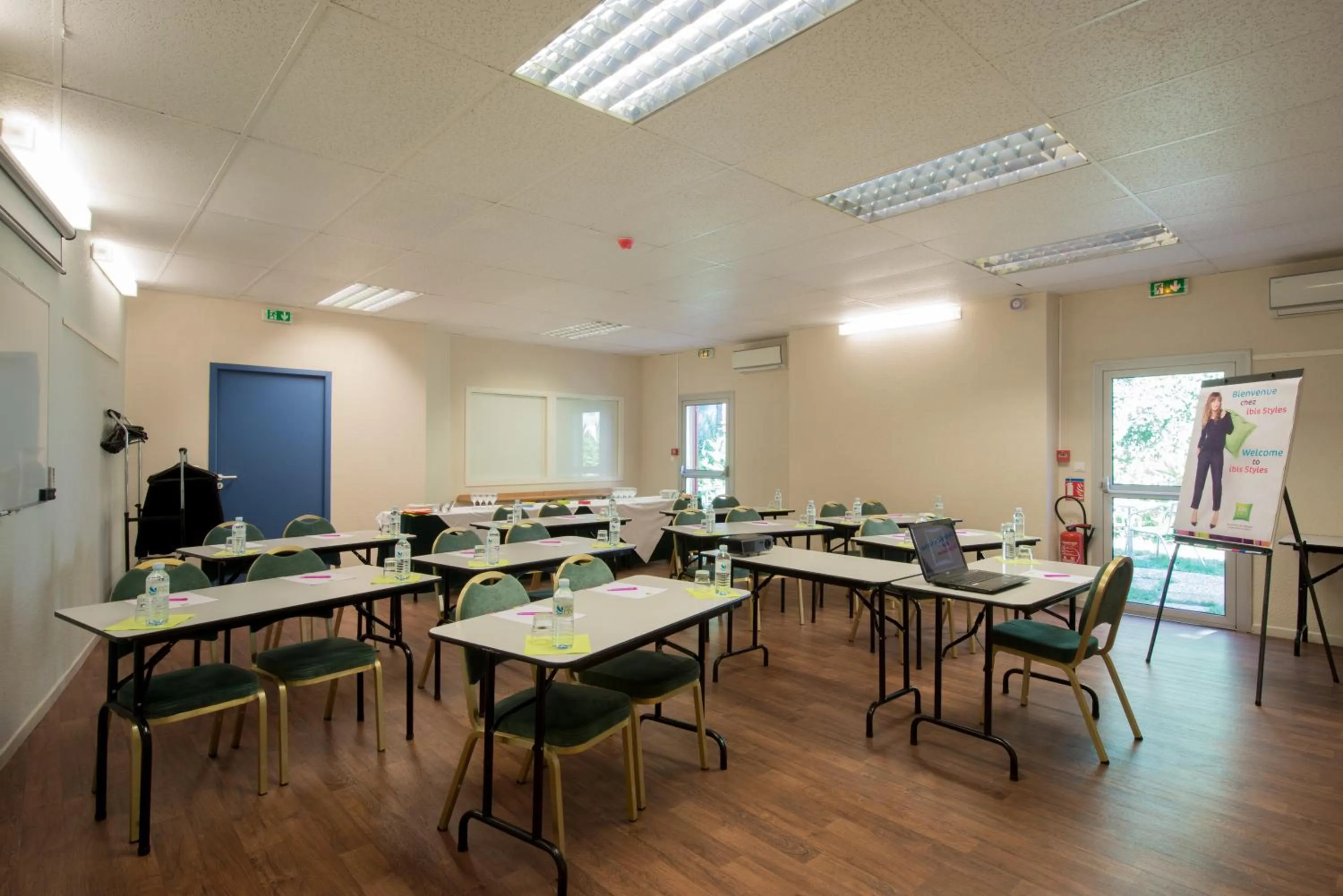 People in ibis Styles Bordeaux Gare Saint-Jean