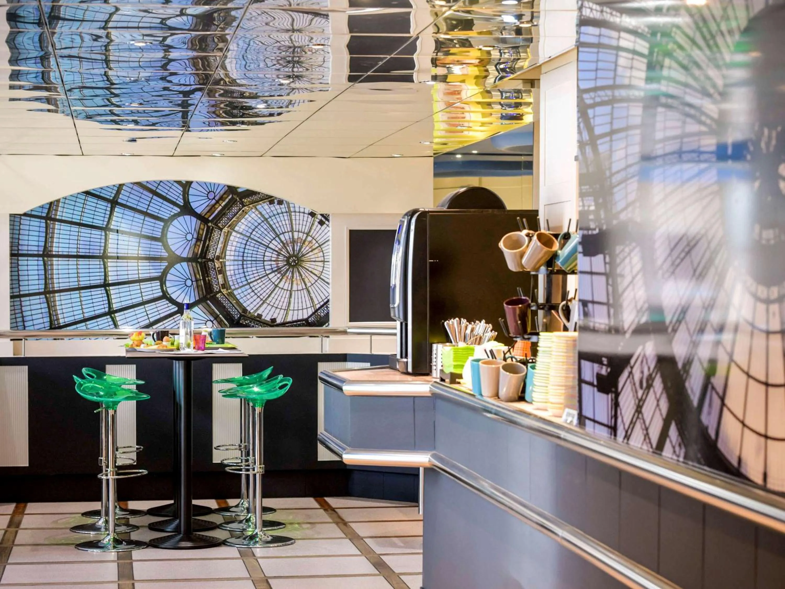 Restaurant/places to eat in ibis Styles Bordeaux Gare Saint-Jean