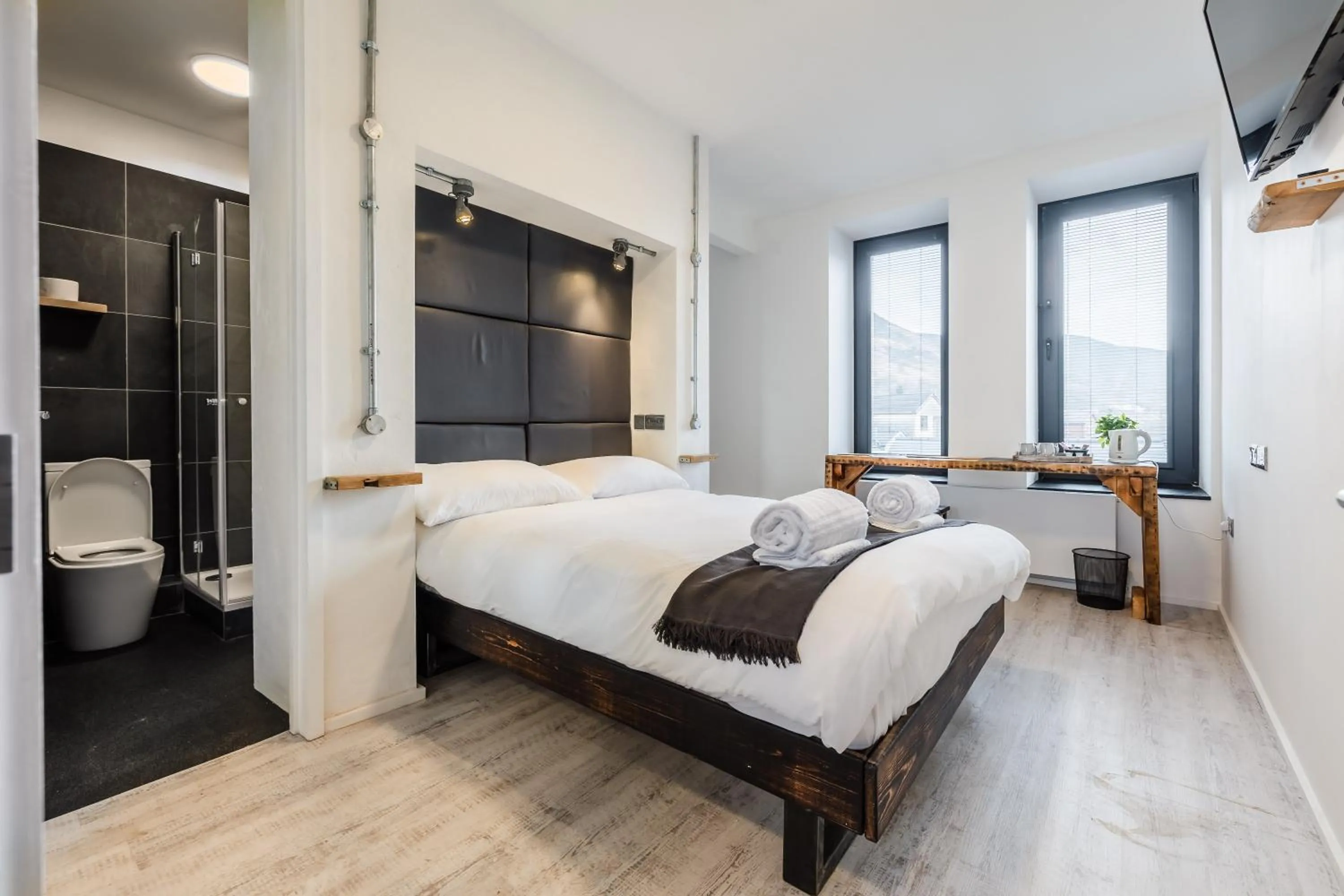 Photo of the whole room, Bed in Cardiff Arms Bistro & Hotel