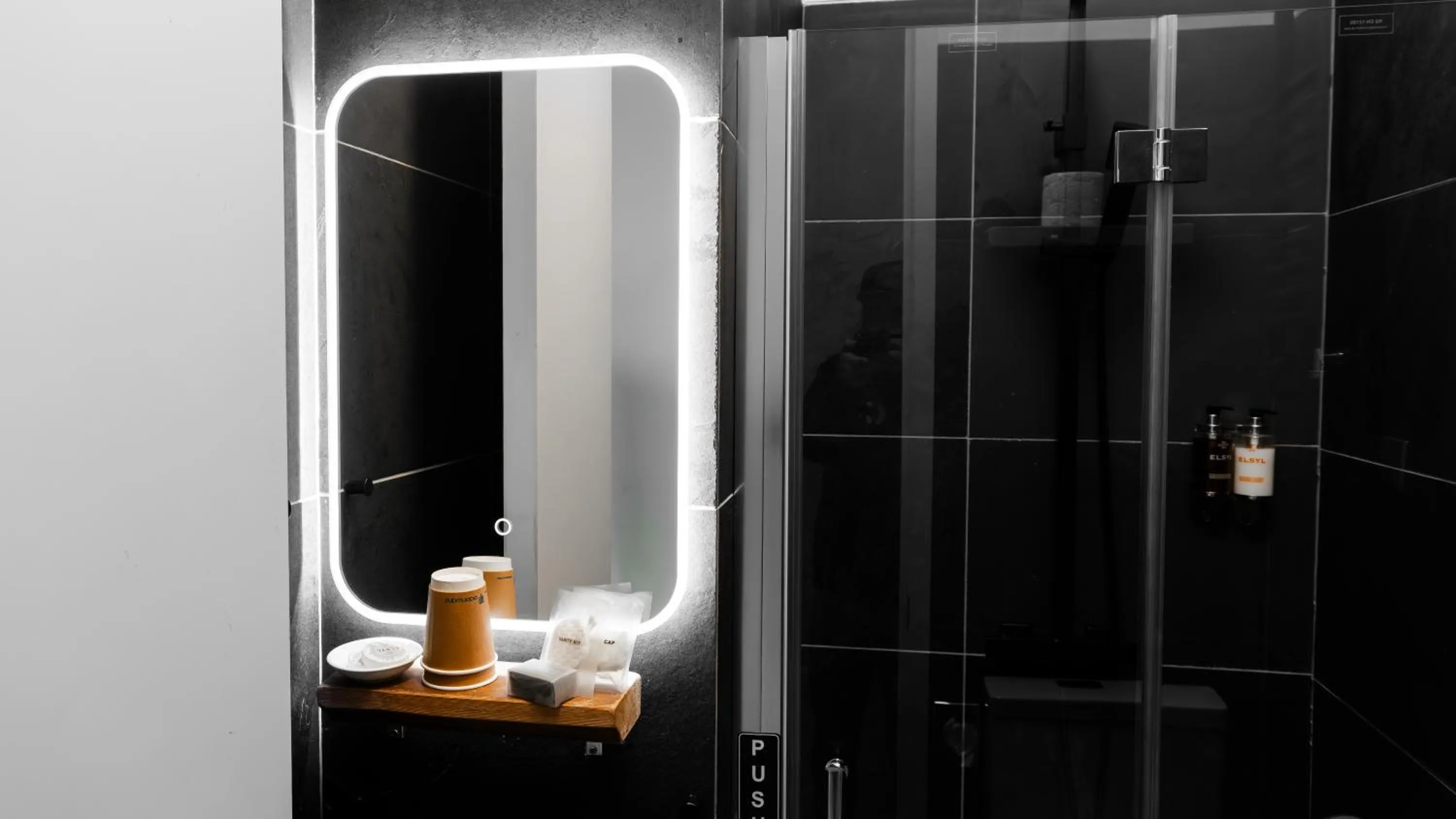 Bathroom in Cardiff Arms Bistro & Hotel