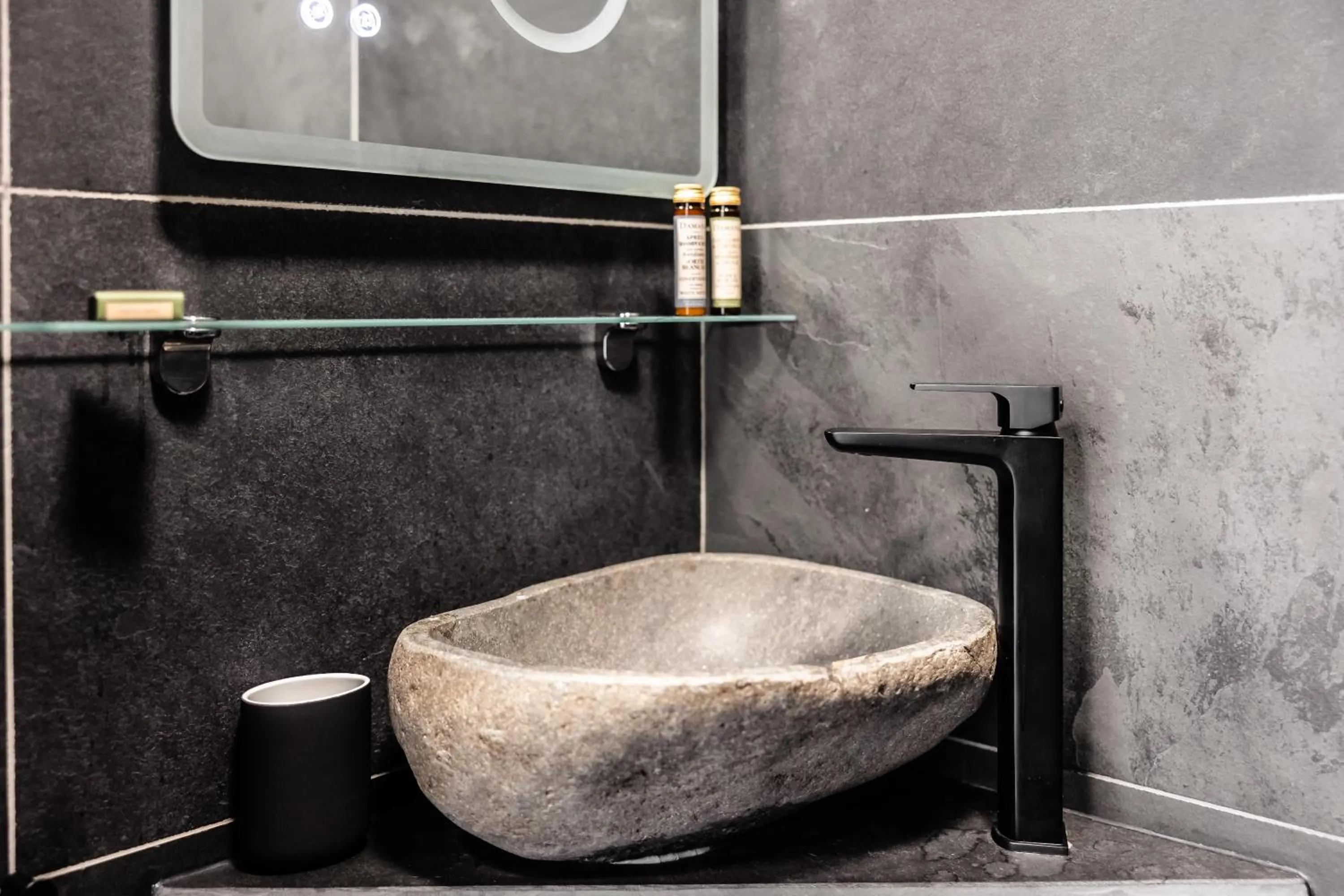 Bathroom in Cardiff Arms Bistro & Hotel