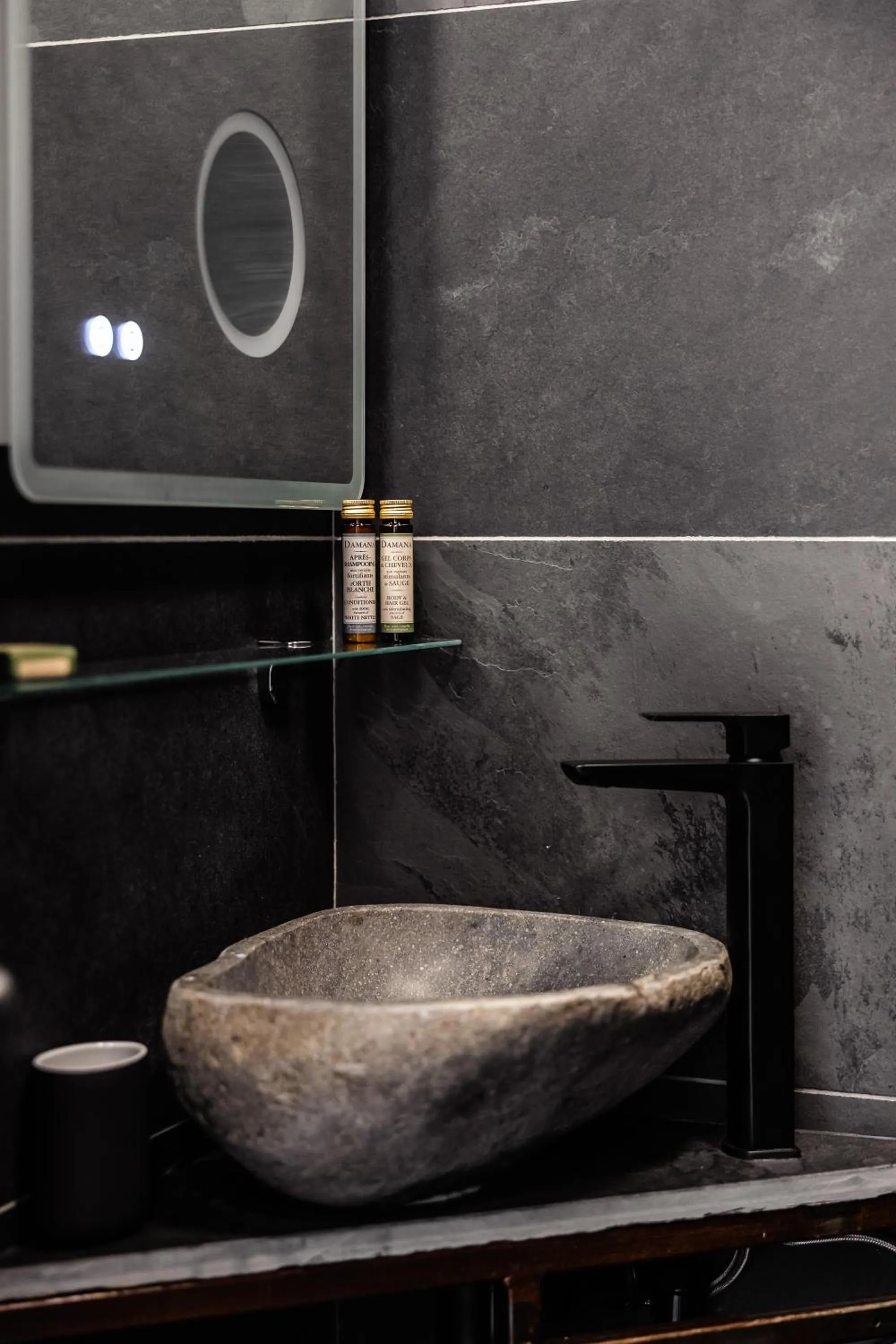 Bathroom in Cardiff Arms Bistro & Hotel