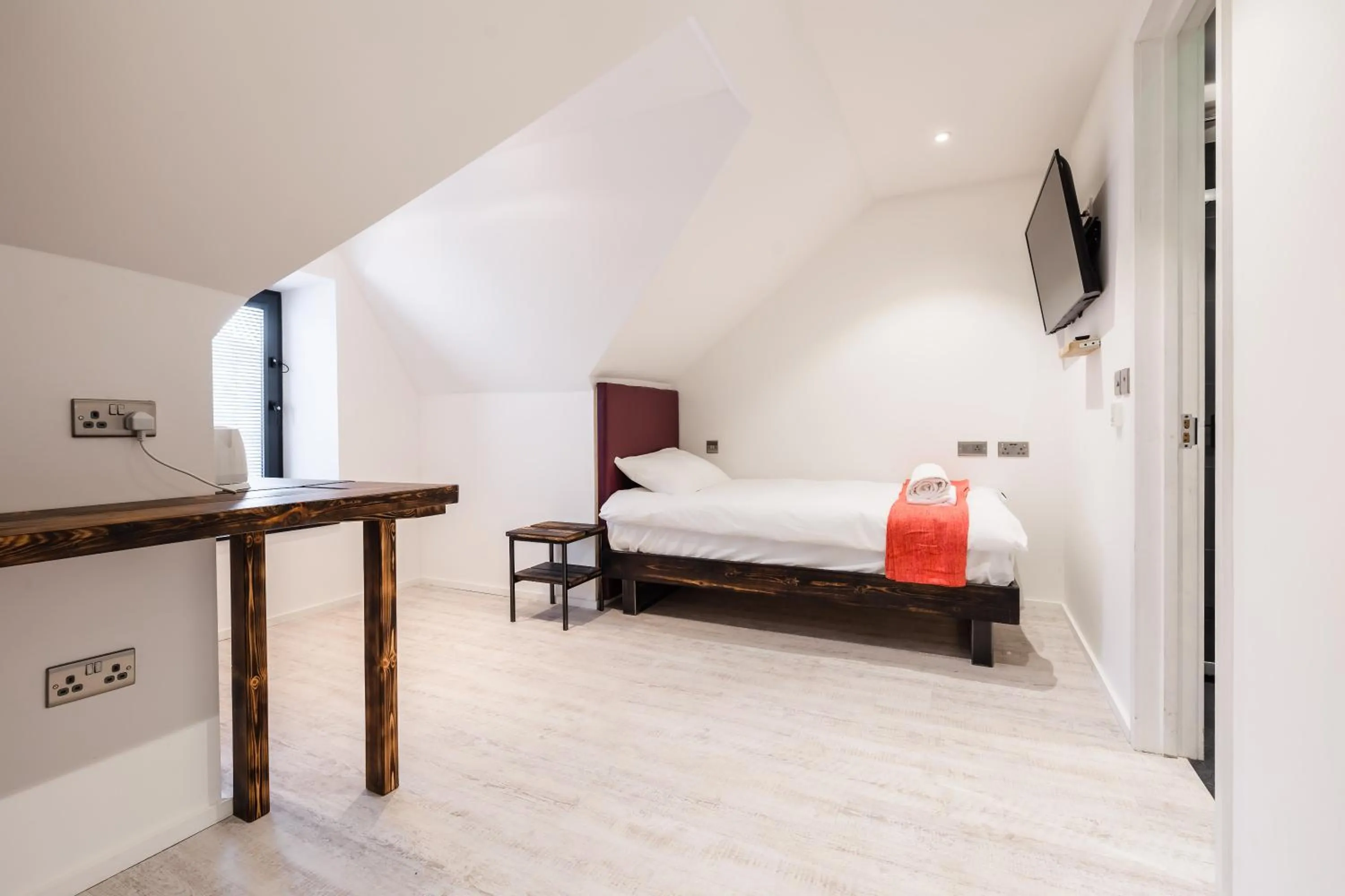 Photo of the whole room, Bed in Cardiff Arms Bistro & Hotel