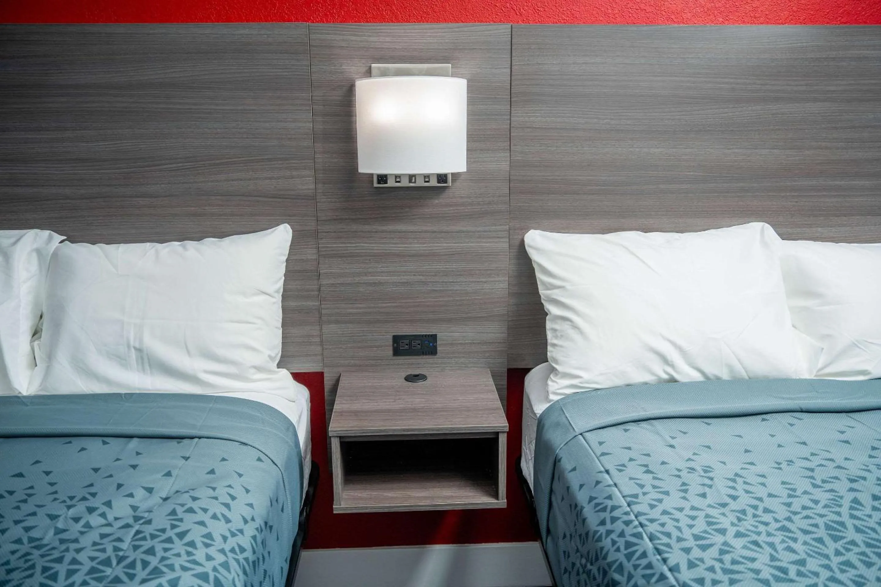 Bedroom, Bed in Econo Lodge Clarks Summit - Scranton