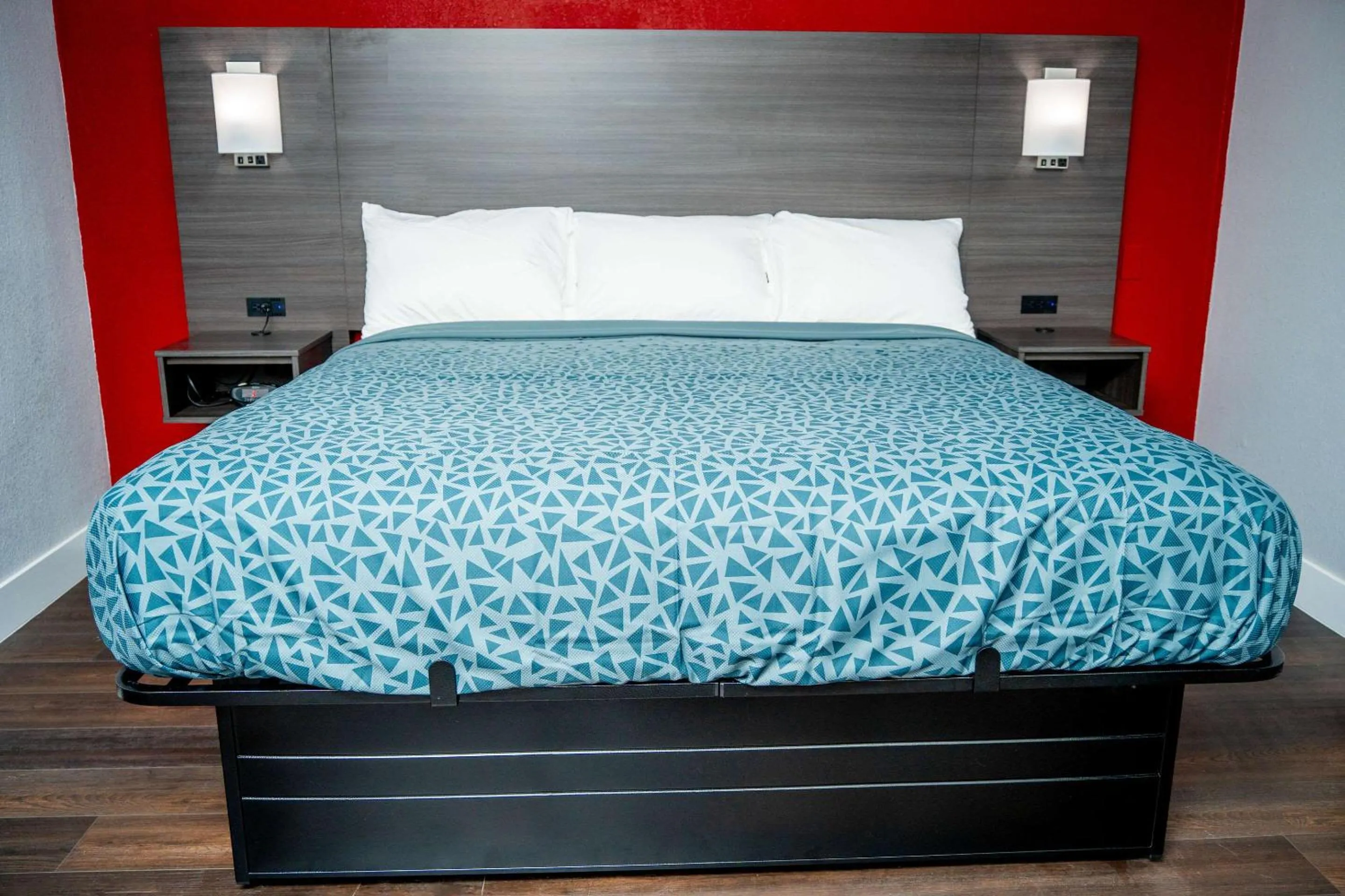 Bedroom, Bed in Econo Lodge Clarks Summit - Scranton