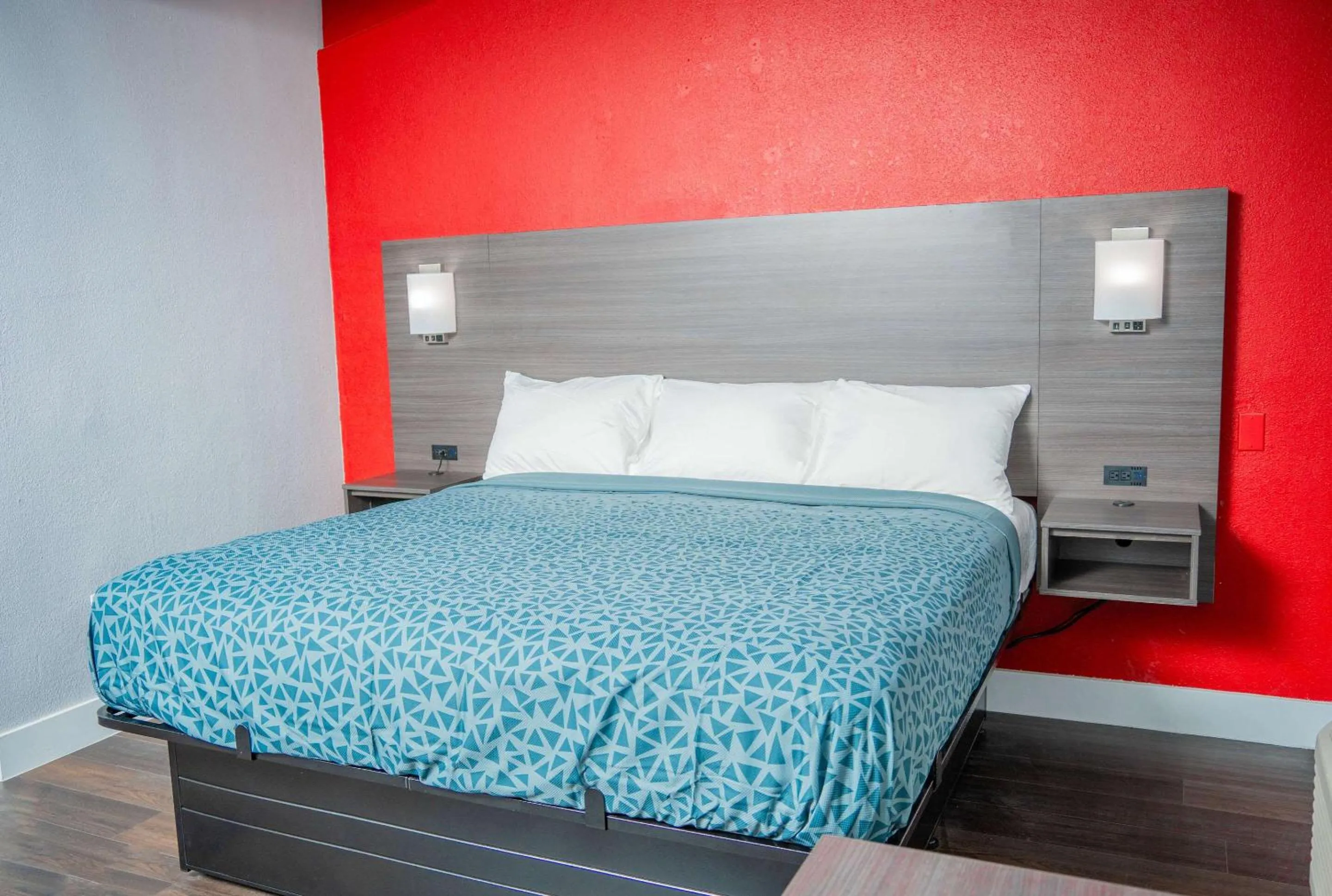 Bedroom, Bed in Econo Lodge Clarks Summit - Scranton