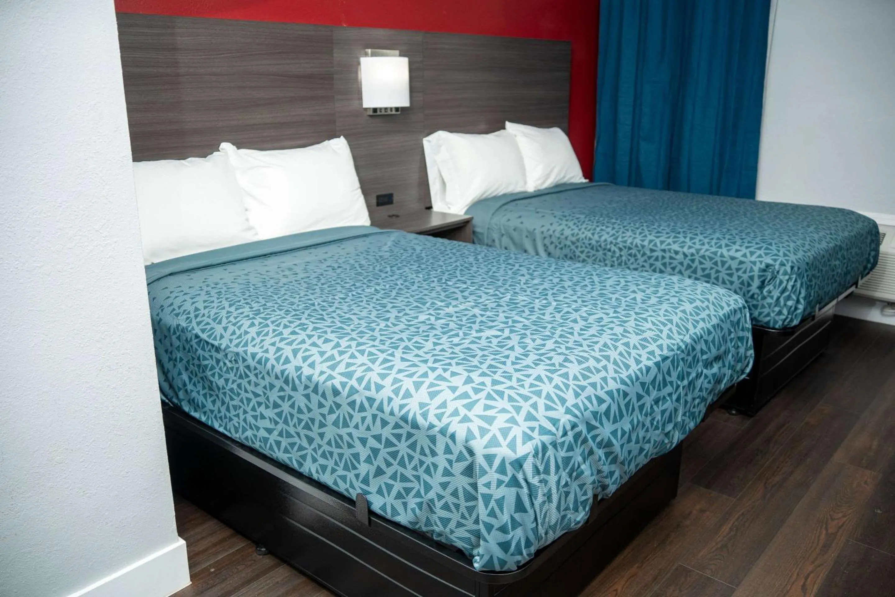 Bedroom, Bed in Econo Lodge Clarks Summit - Scranton