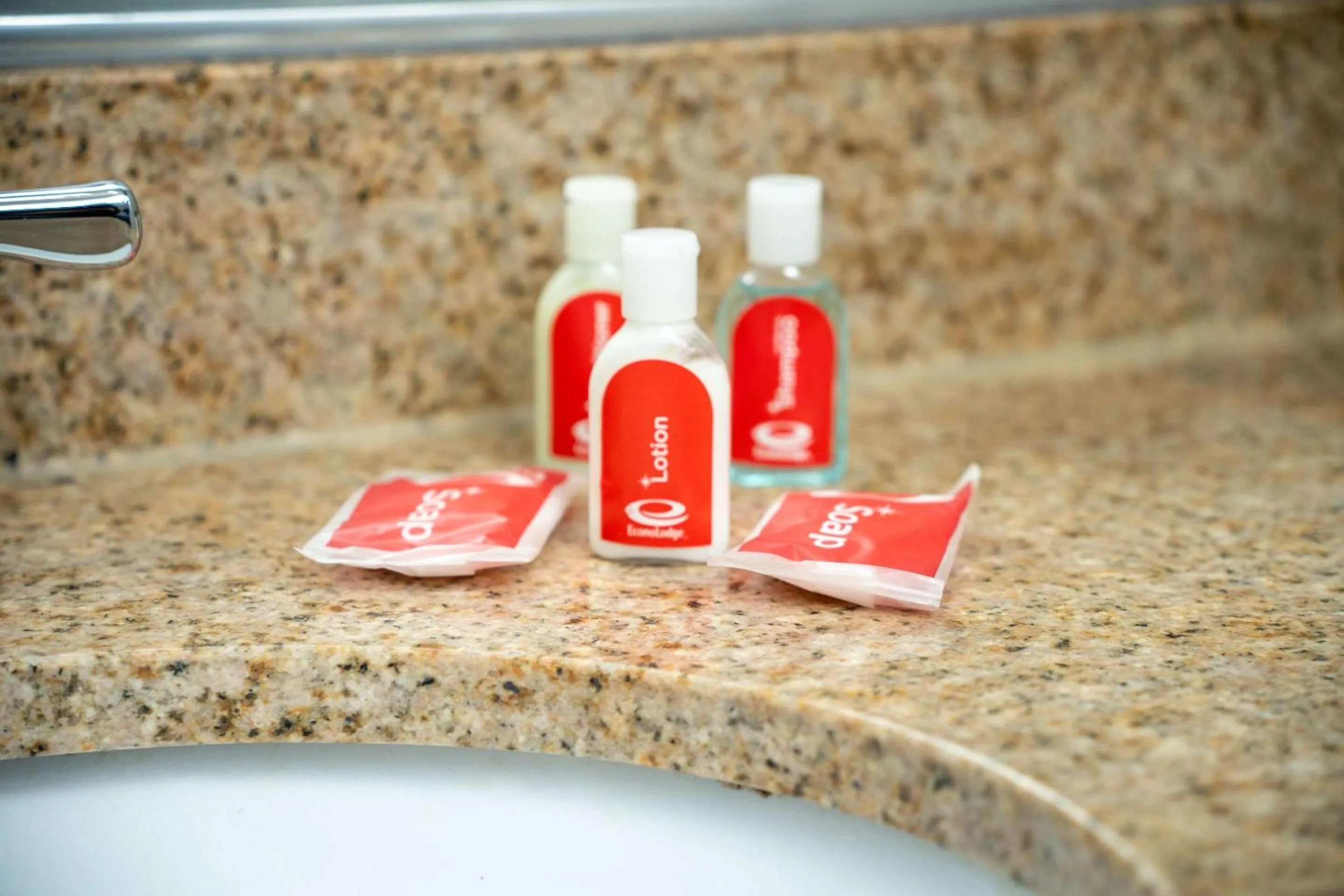 Bedroom in Econo Lodge Clarks Summit - Scranton