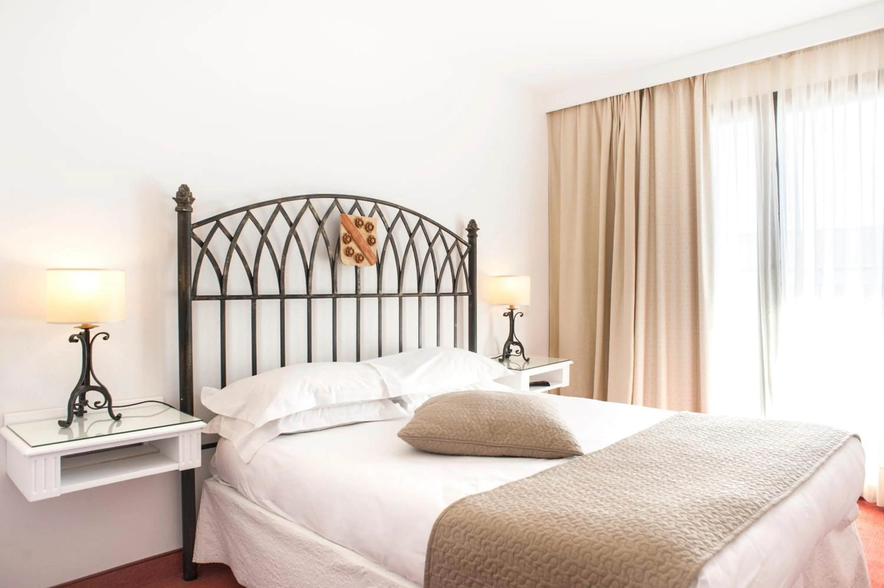 Bed in Avignon Grand Hotel