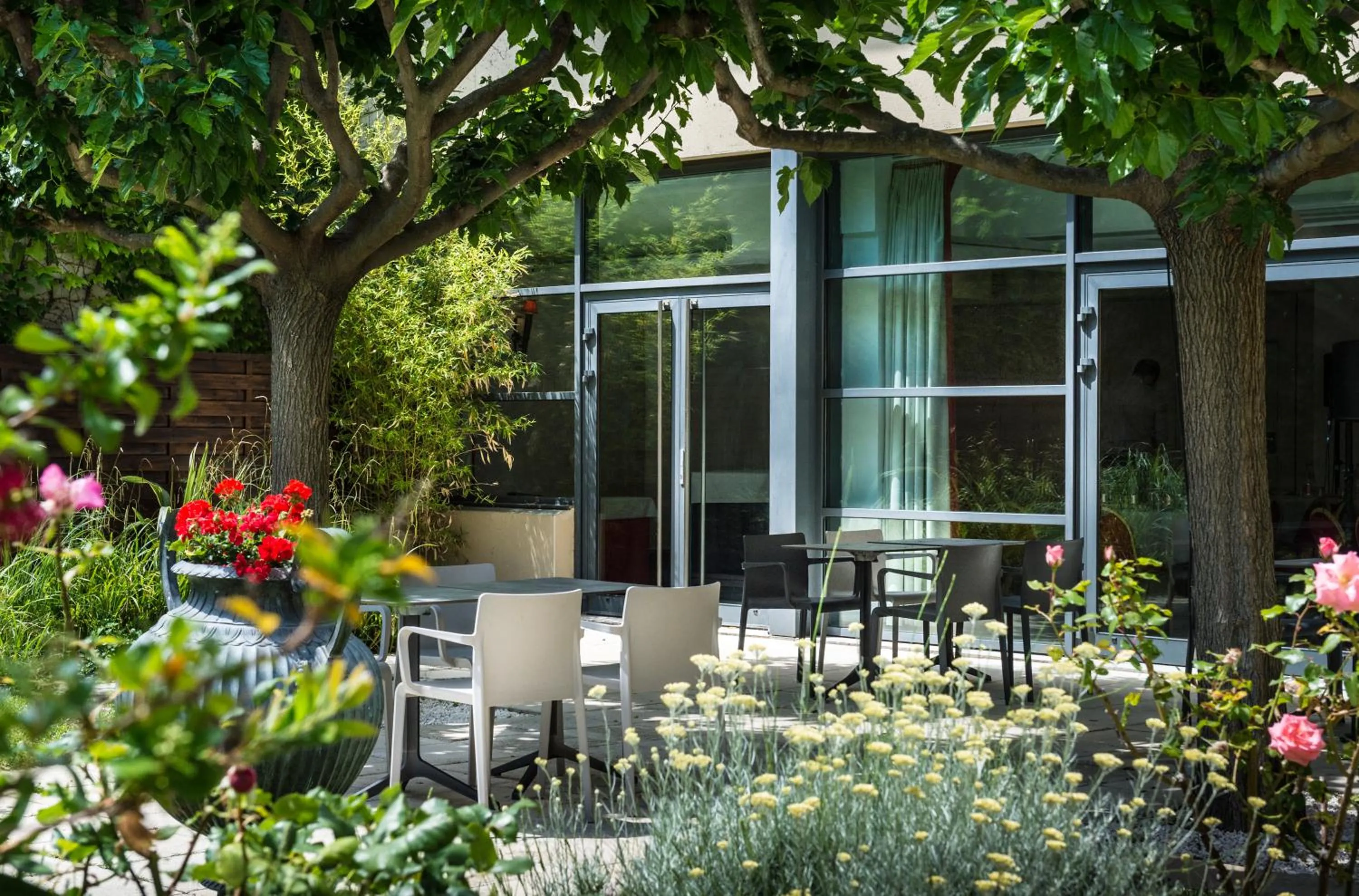 Property building in Avignon Grand Hotel