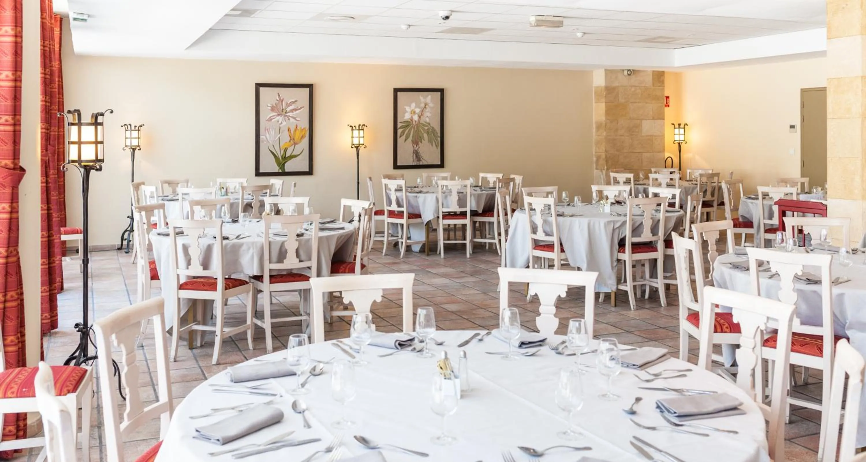 Restaurant/places to eat in Avignon Grand Hotel