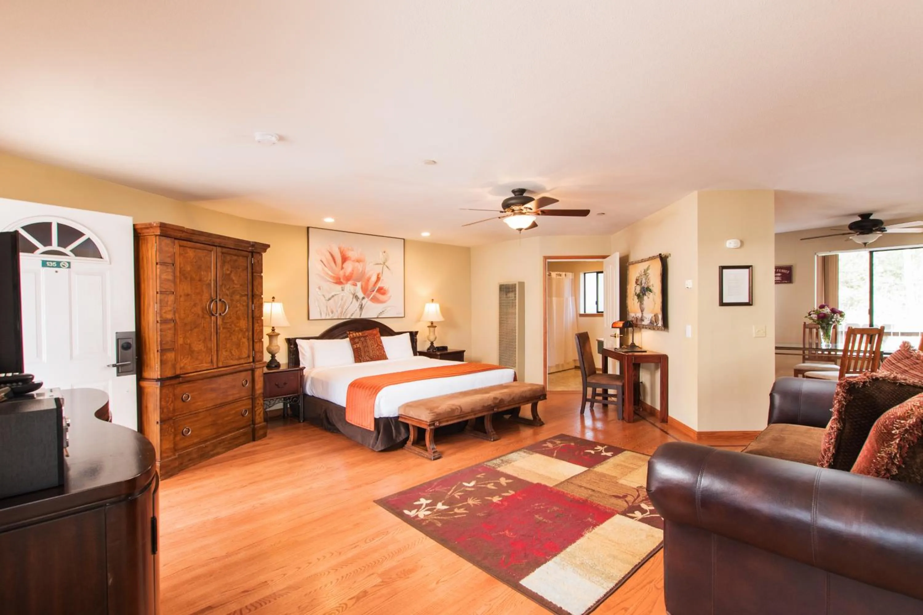 Shower in Mourelatos Lakeshore Resort