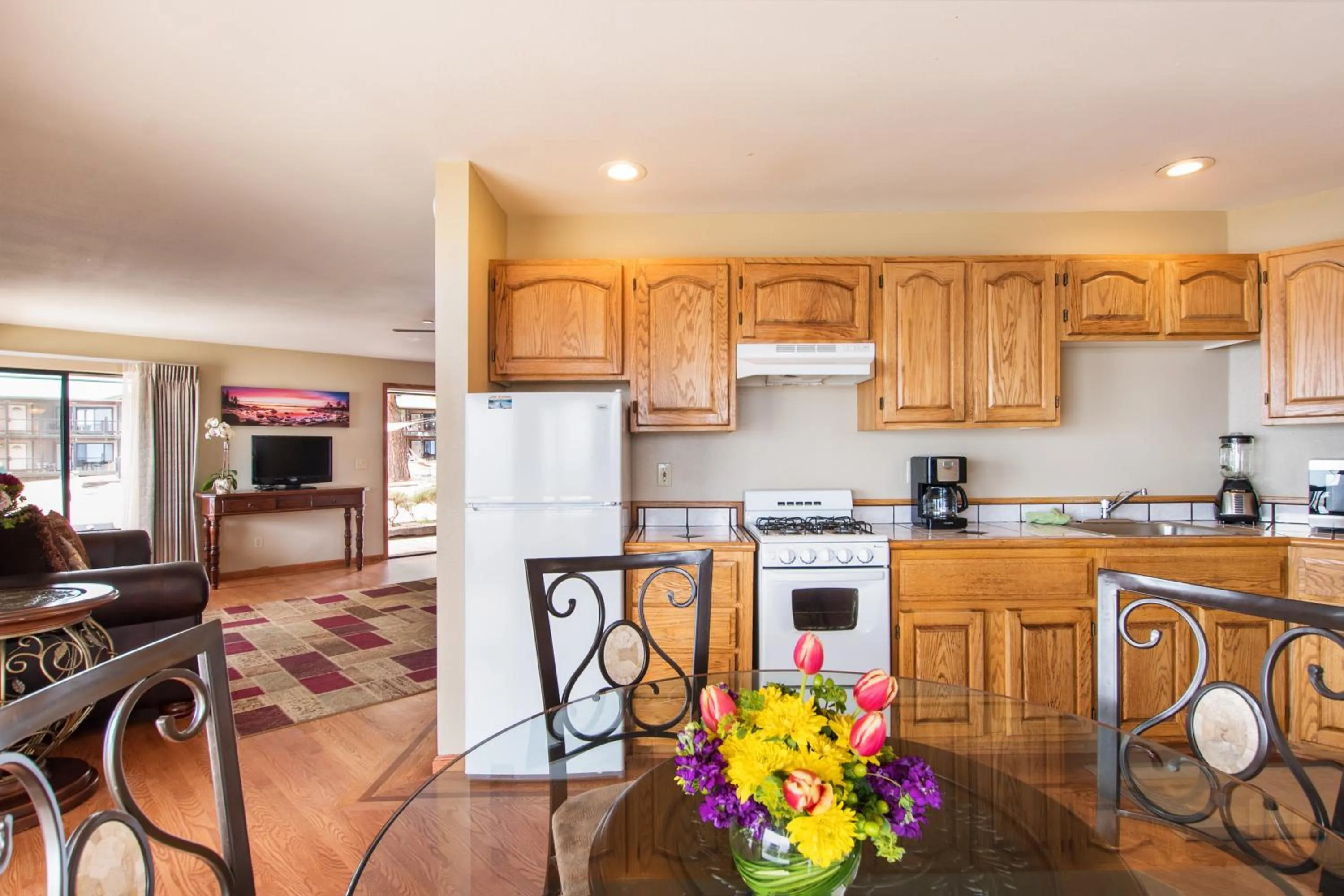 Kitchen or kitchenette in Mourelatos Lakeshore Resort