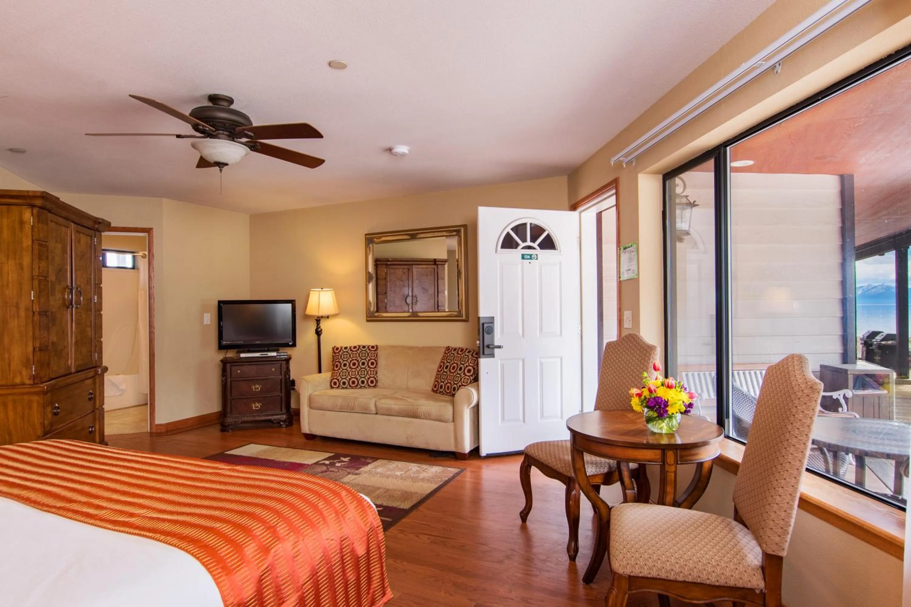 Lake view in Mourelatos Lakeshore Resort