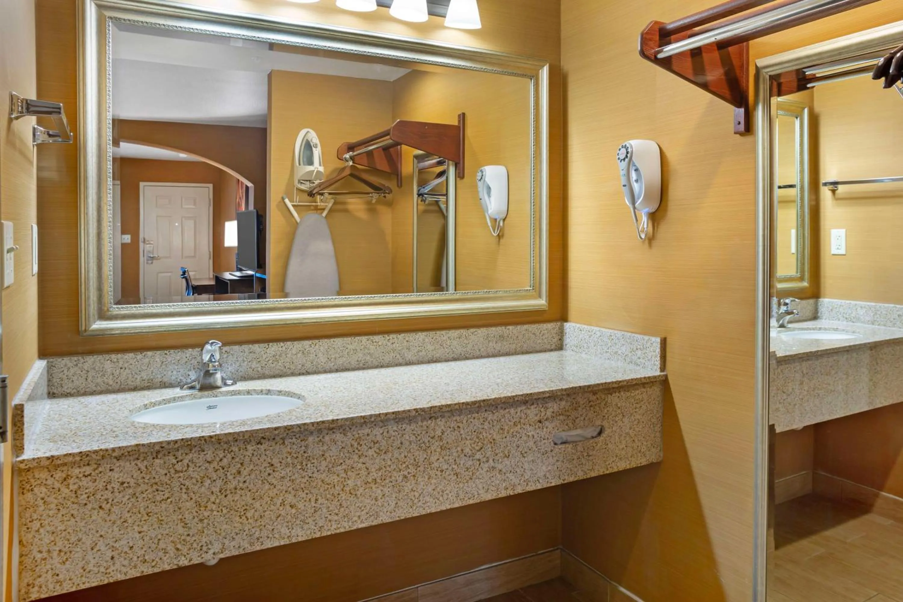 Bathroom in Best Western Exeter Inn & Suites