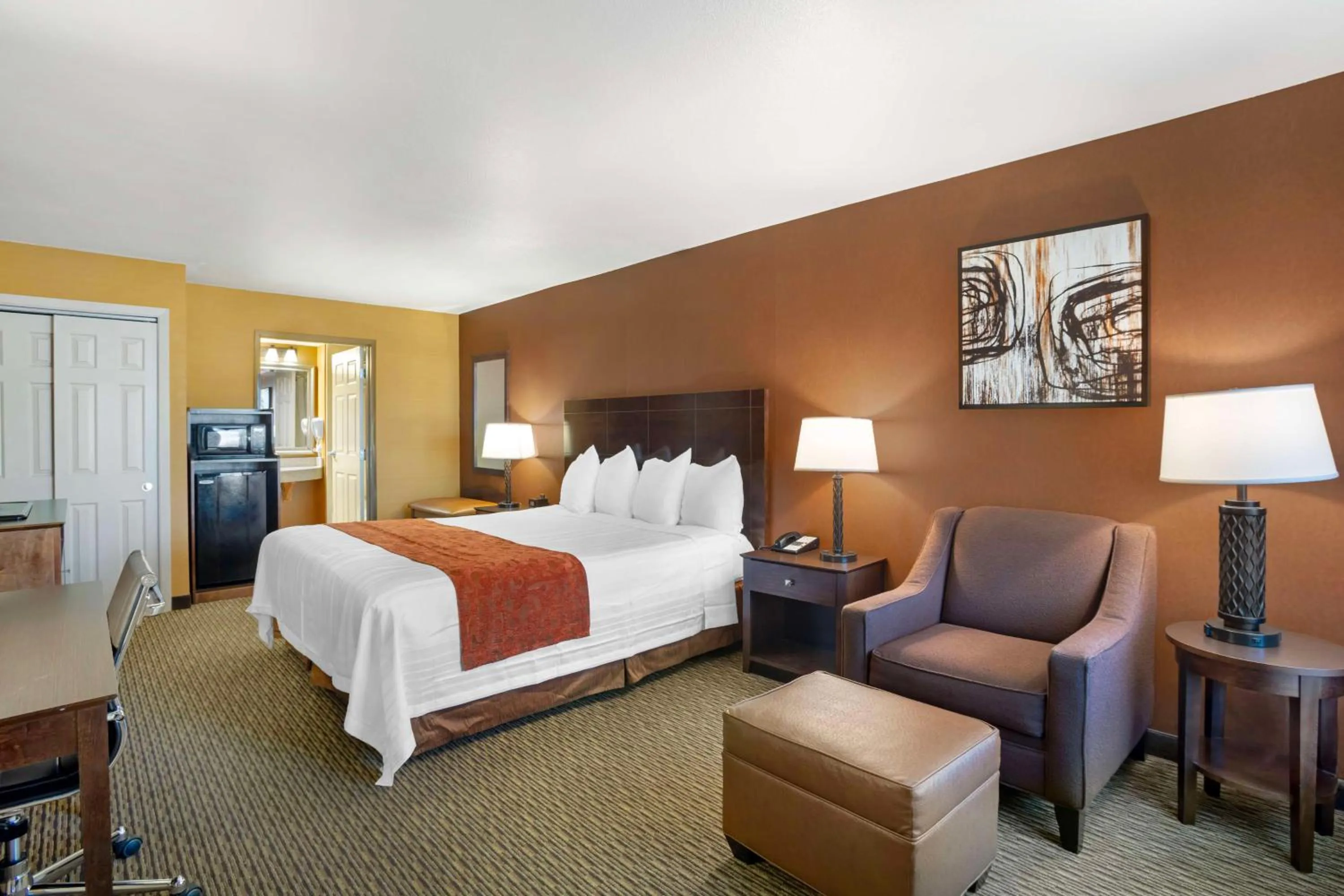 Bedroom, Bed in Best Western Exeter Inn & Suites