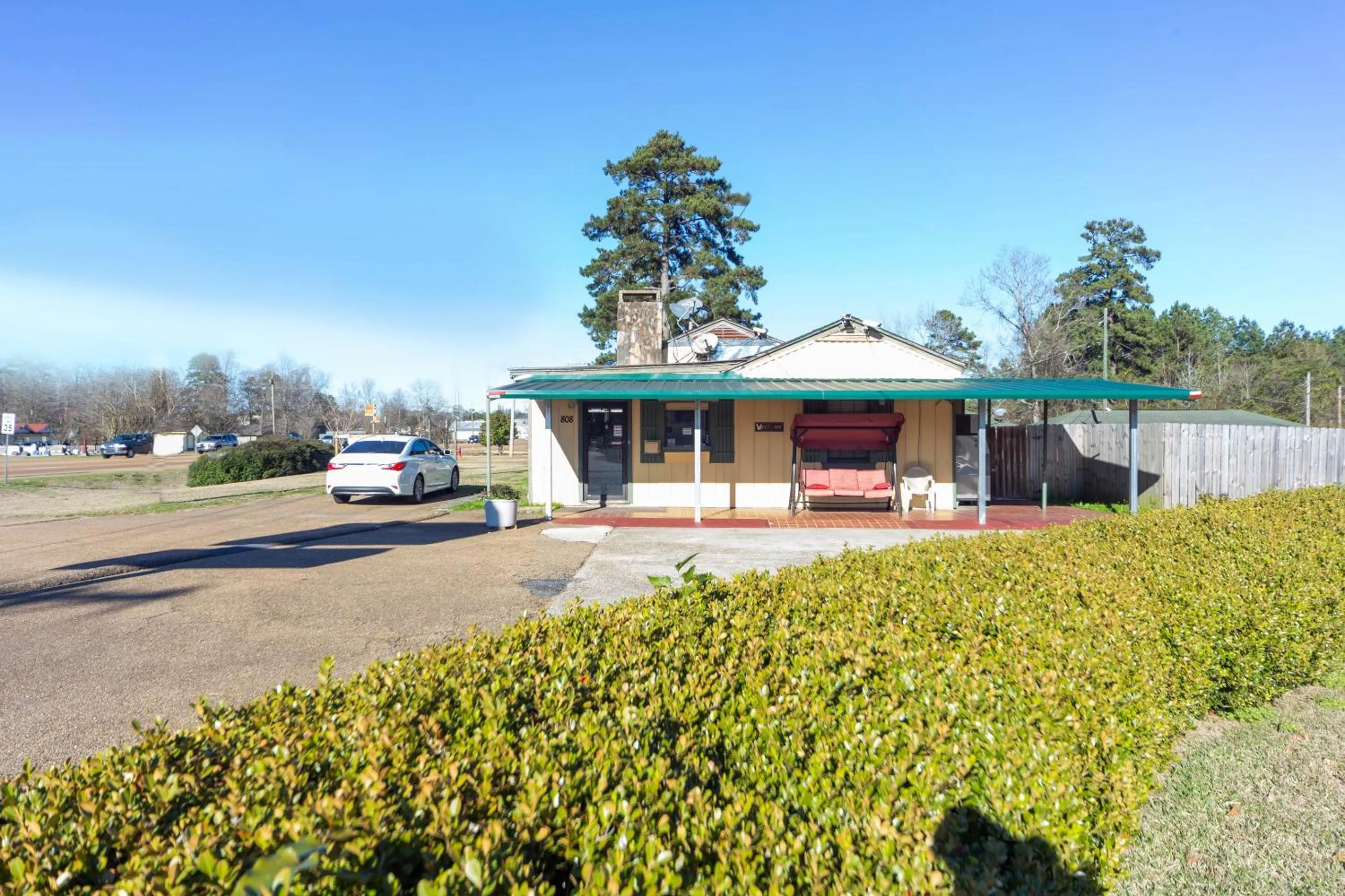 Facade/entrance in OYO Hotel Brookhaven MS Hwy 51 North