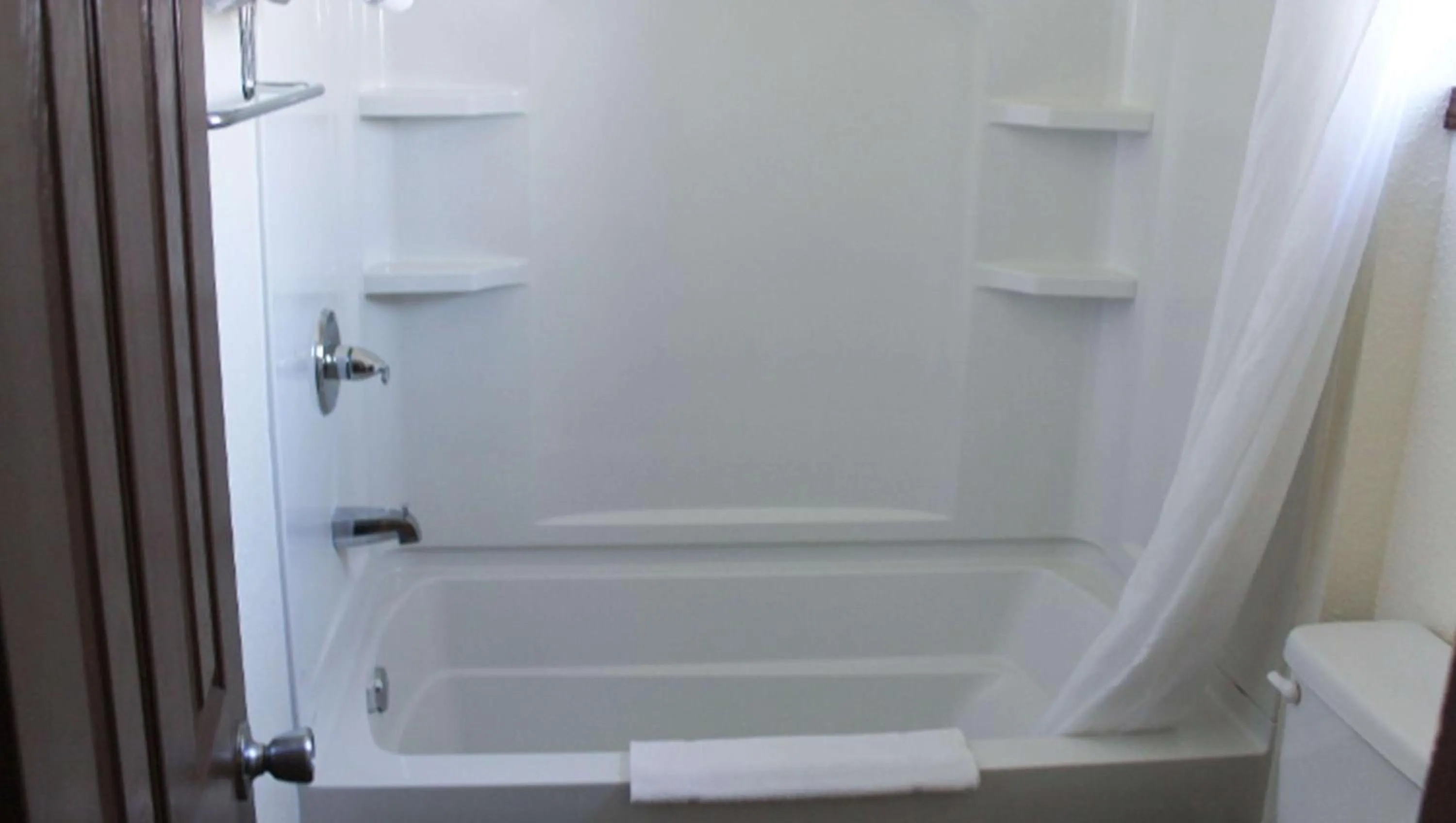 Bathroom in Golden Wheat Budget Host Inn Junction City