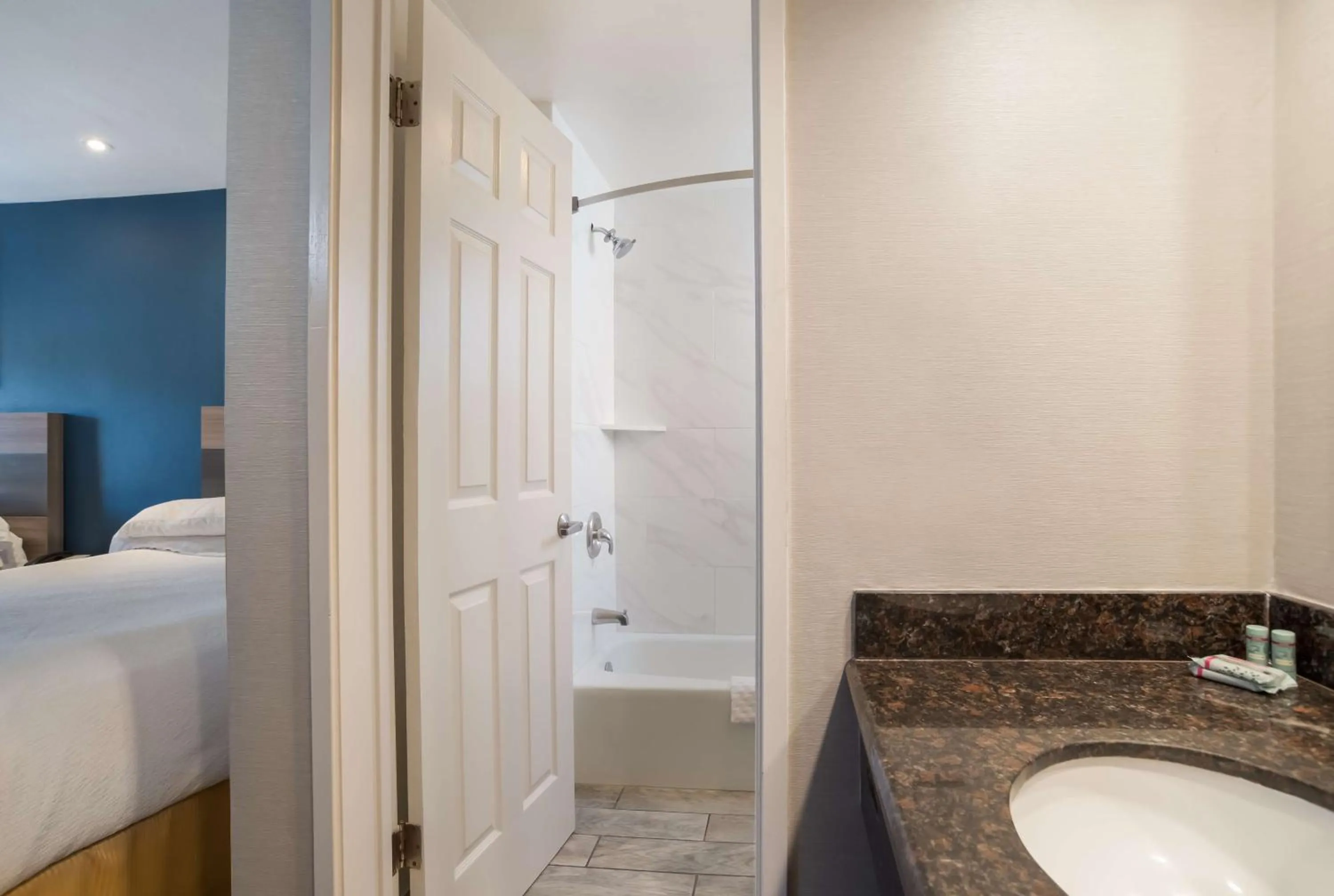 Bathroom, Bed in SureStay Hotel by Best Western San Rafael