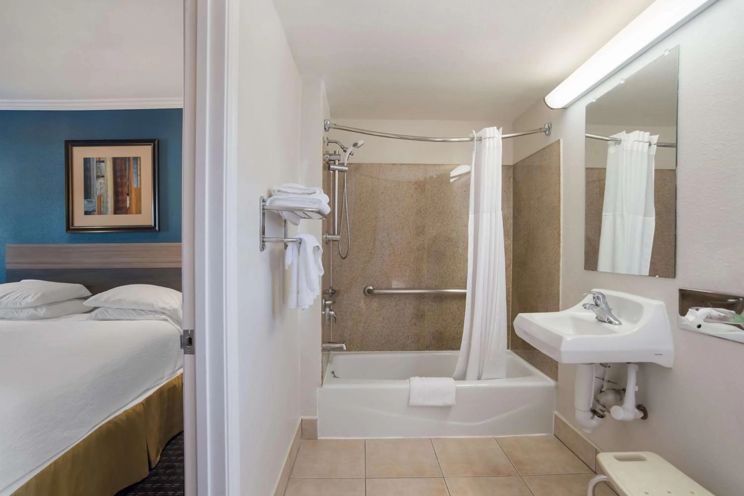 Bathroom, Bed in SureStay Hotel by Best Western San Rafael