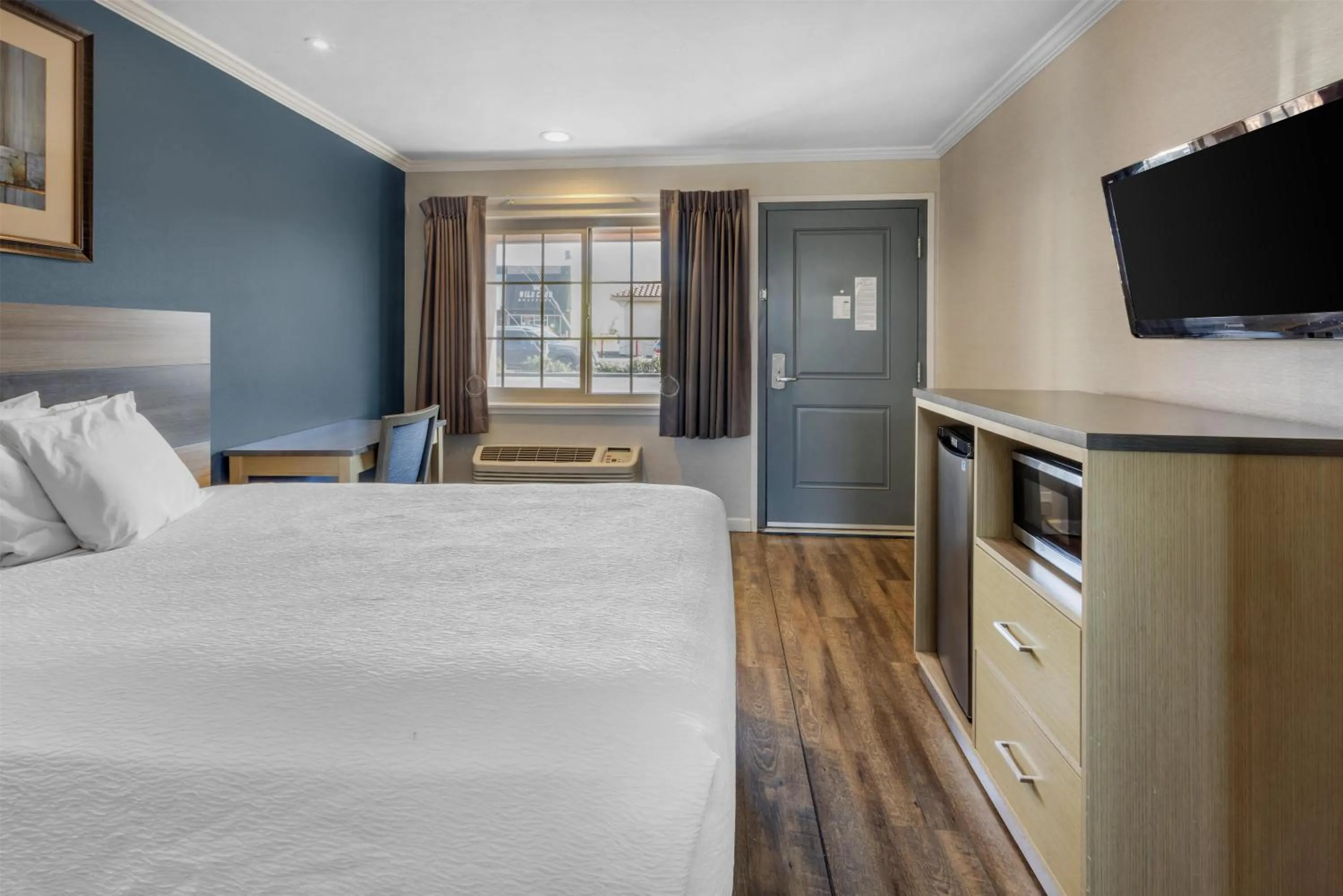 Bedroom, Bed in SureStay Hotel by Best Western San Rafael