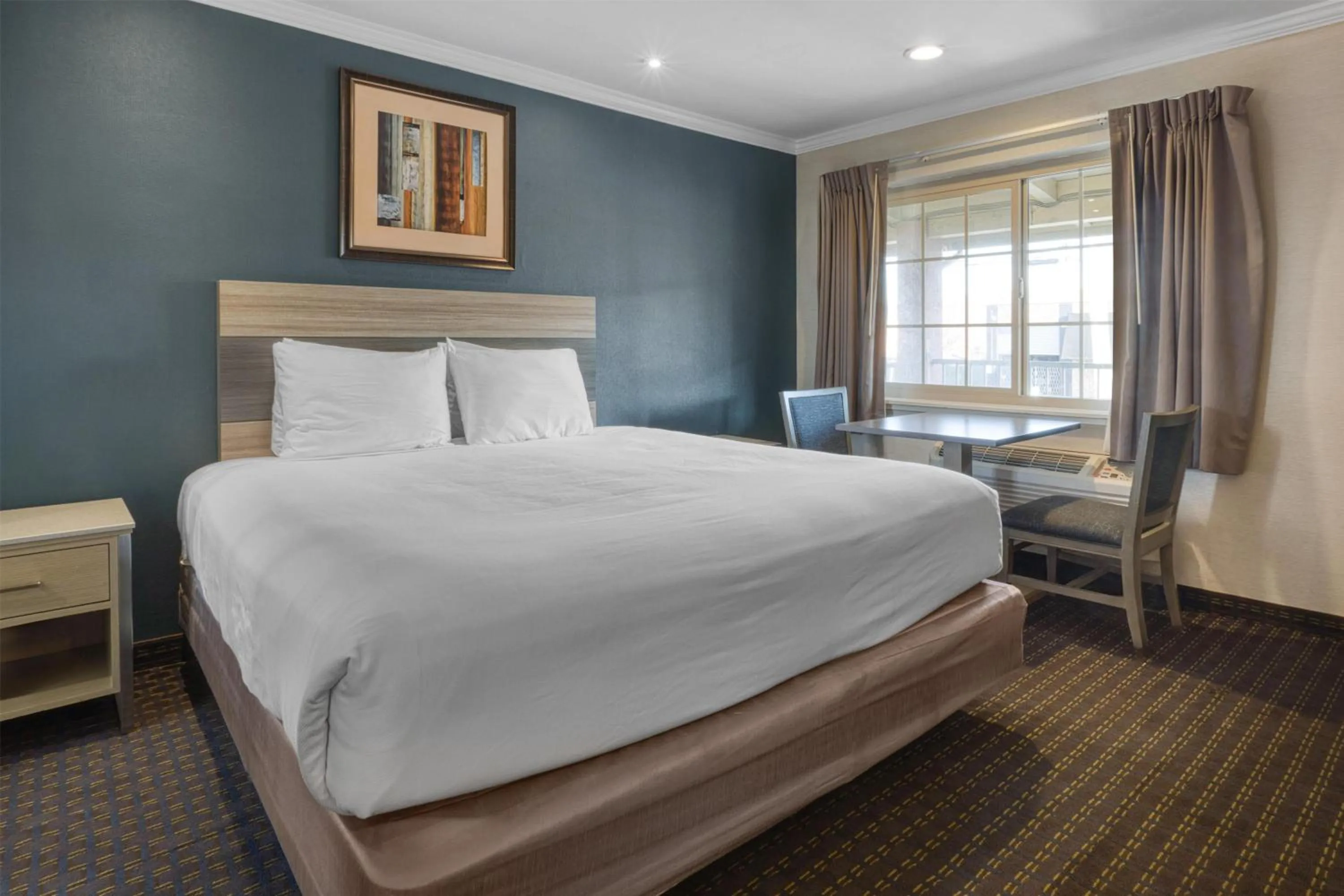 Bedroom, Bed in SureStay Hotel by Best Western San Rafael