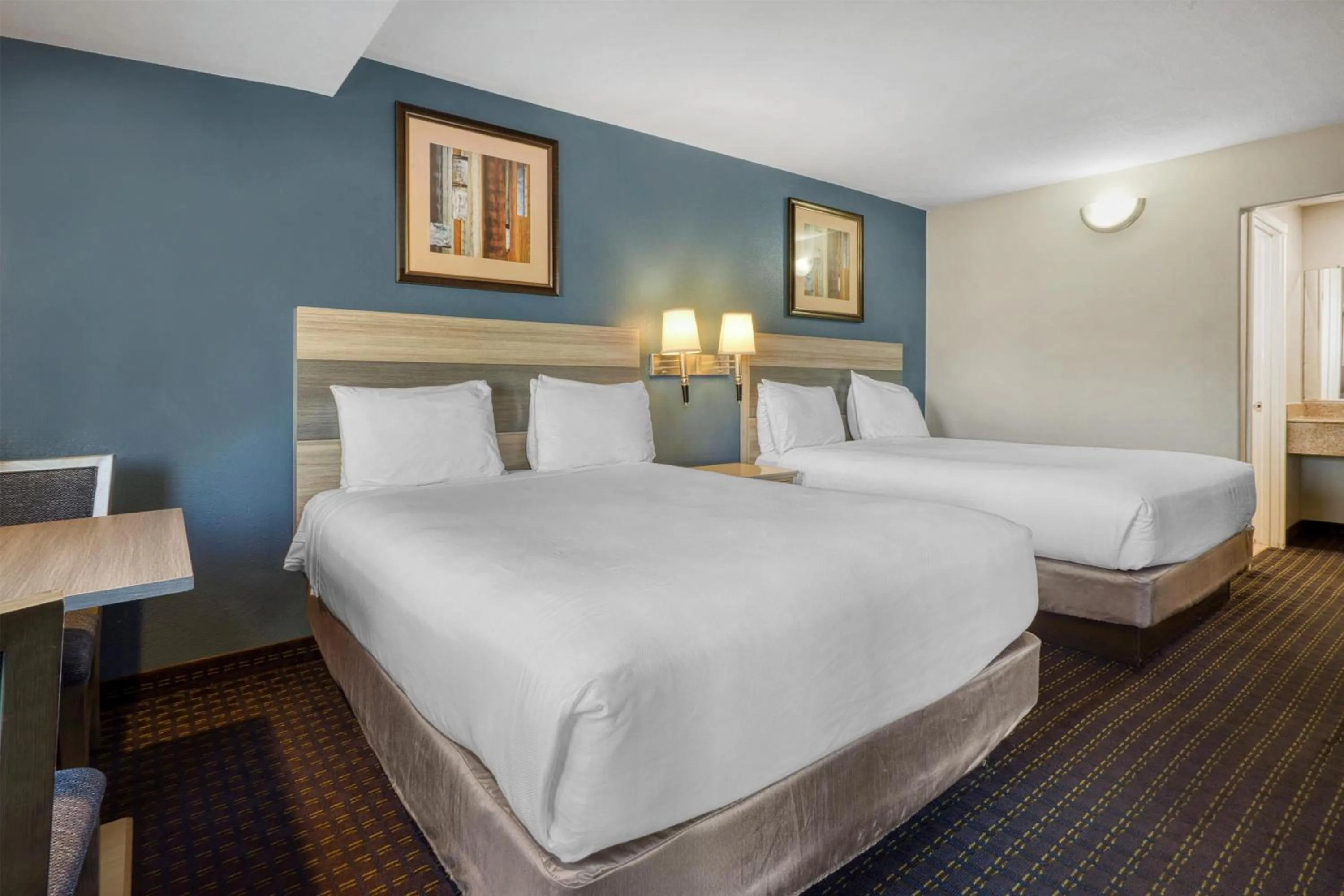 Bedroom, Bed in SureStay Hotel by Best Western San Rafael