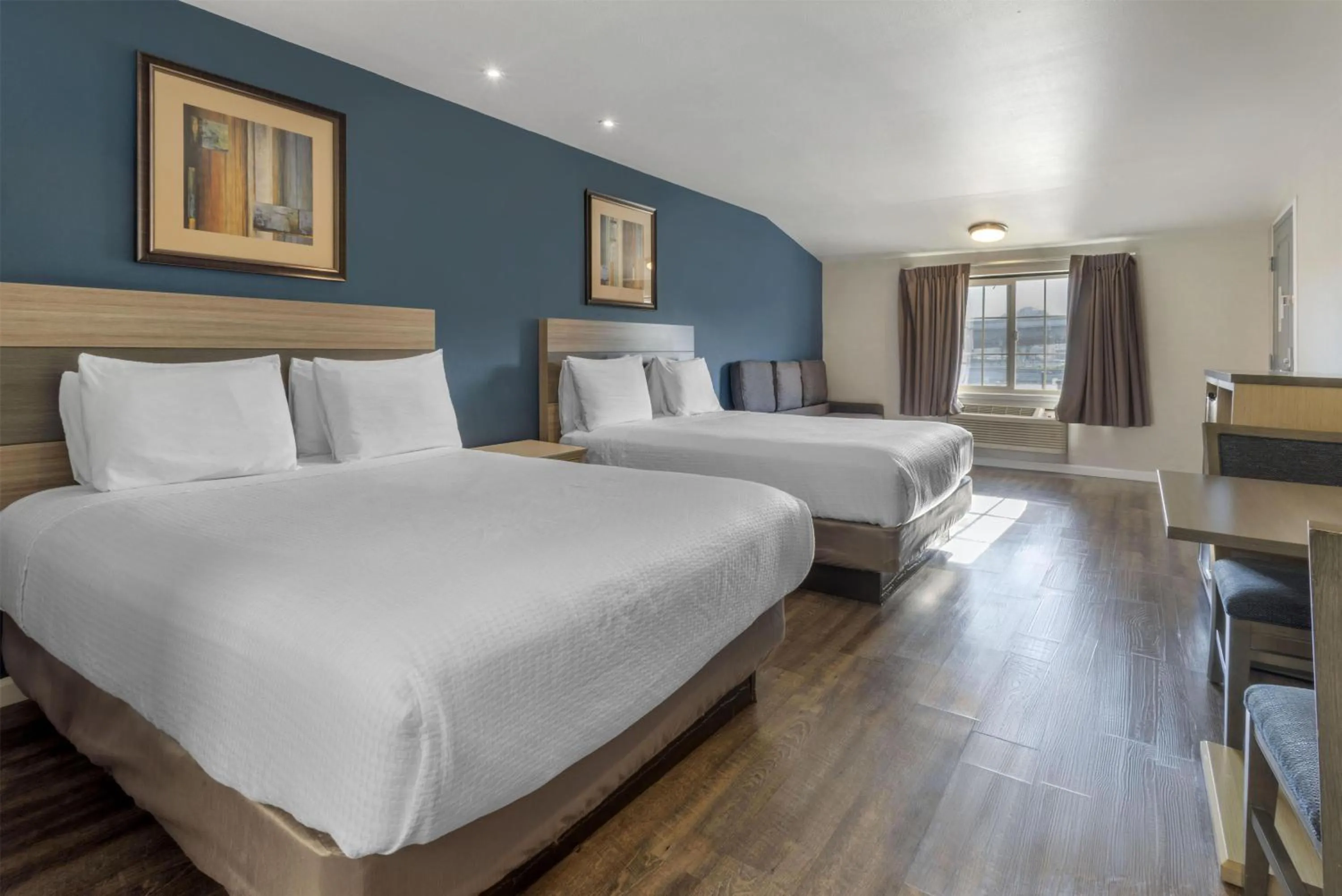 Bedroom, Bed in SureStay Hotel by Best Western San Rafael