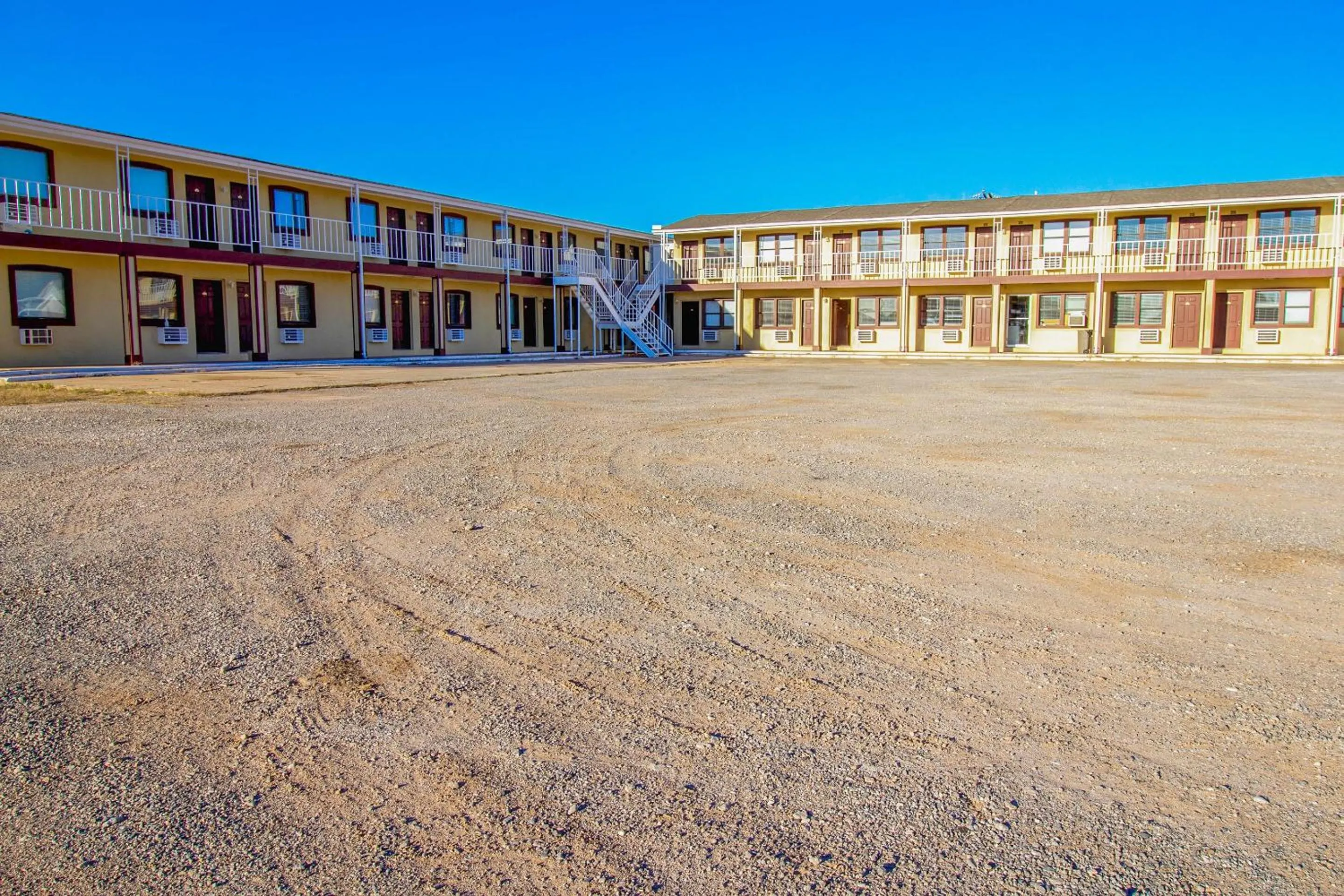Facade/entrance in Crossroads Motel Seiling US 60